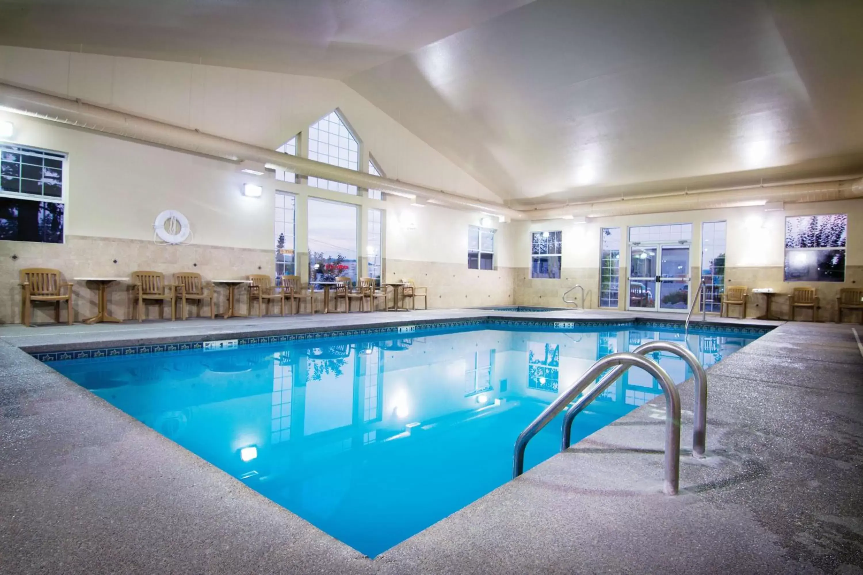 On site, Swimming Pool in Best Western Plus Kalispell/Glacier Park West Hotel & Suites