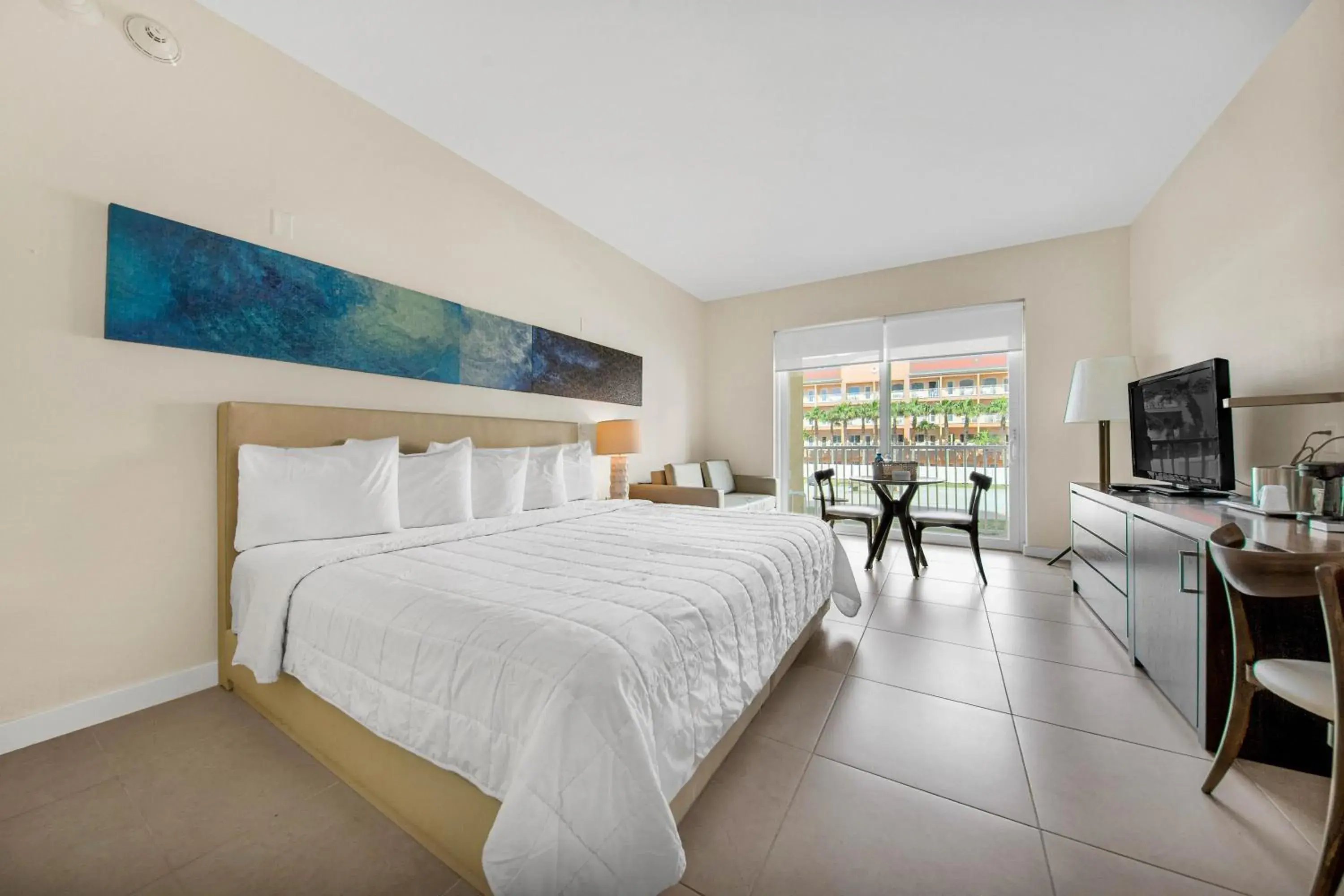 Deluxe King Room in Peninsula Island Resort & Spa