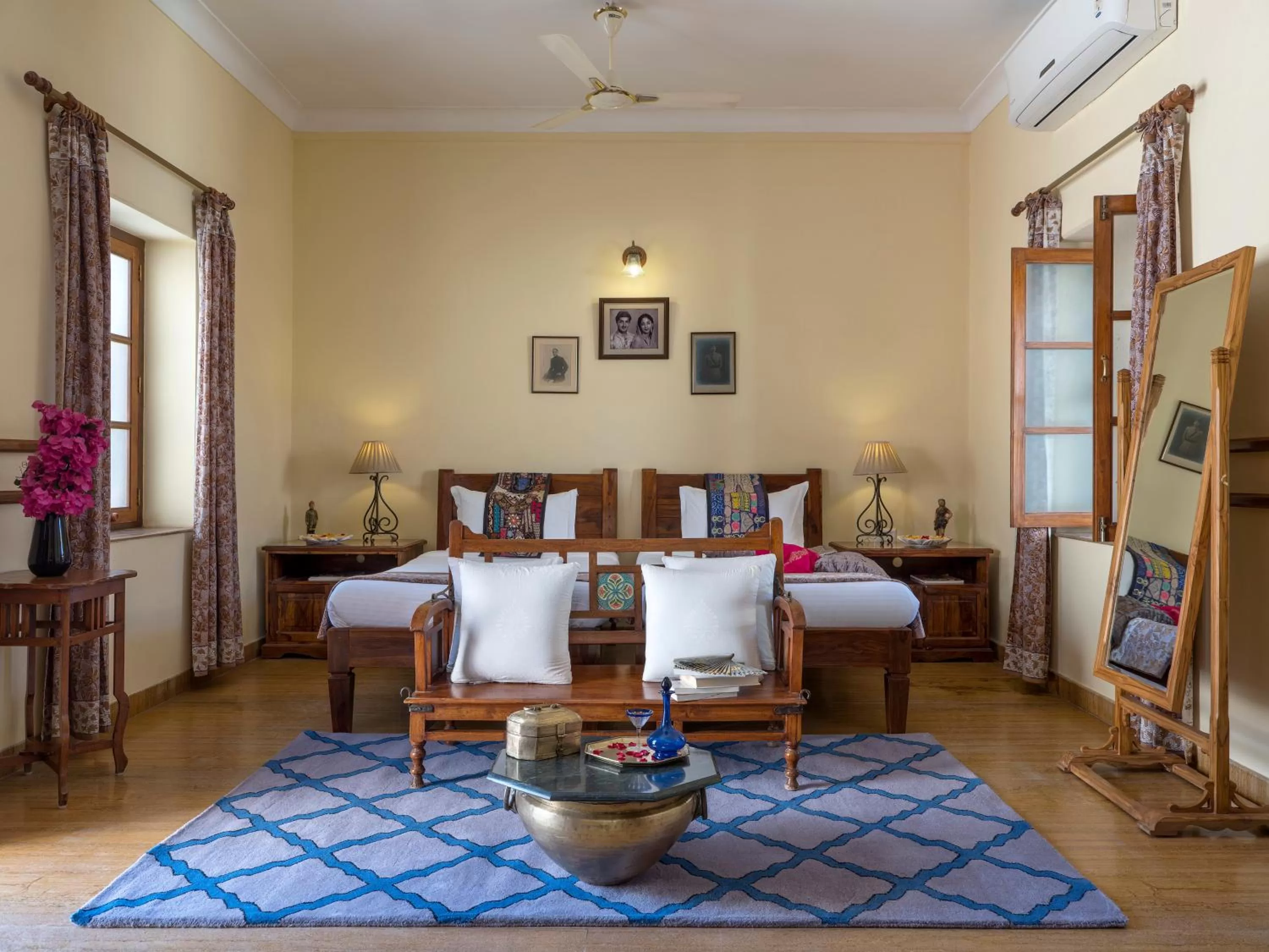 Photo of the whole room, Bed in Ratan Vilas, Jodhpur