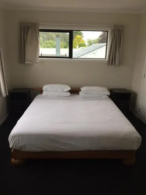 Bed in Brooklyn Motor Lodge