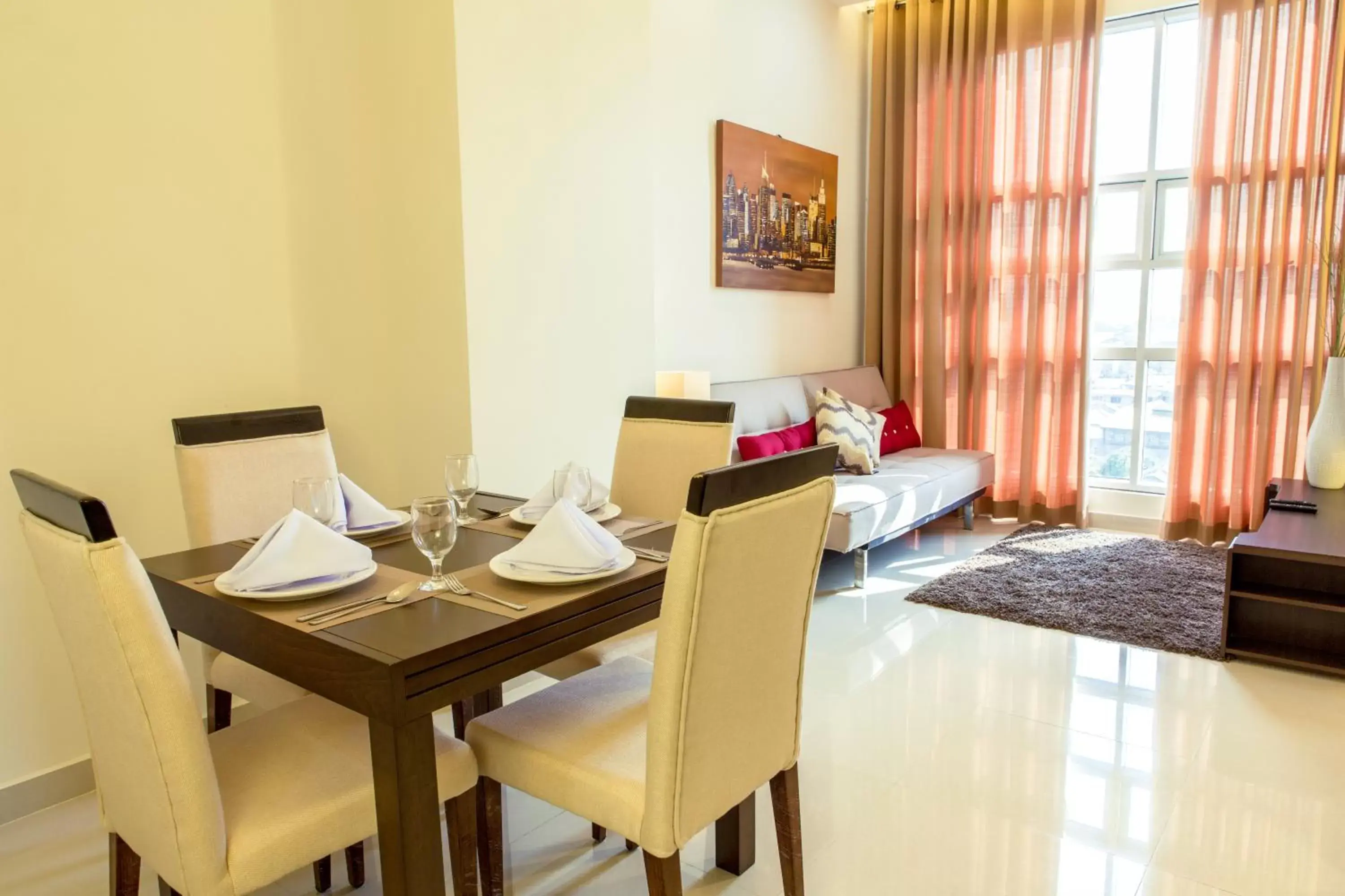 Living room, Dining Area in Hamersons Hotel