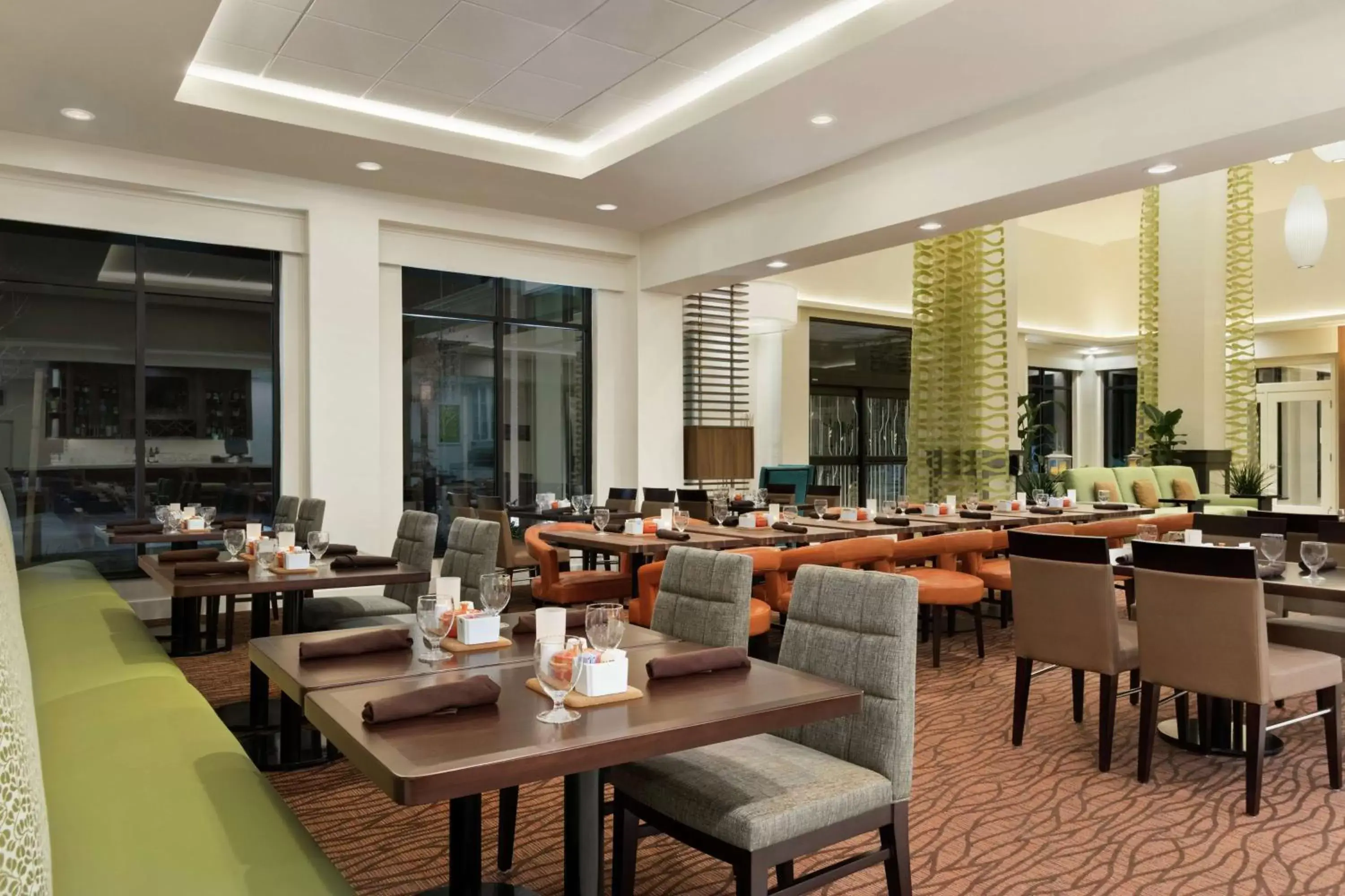 Dining area, Restaurant/Places to Eat in Hilton Garden Inn Medford