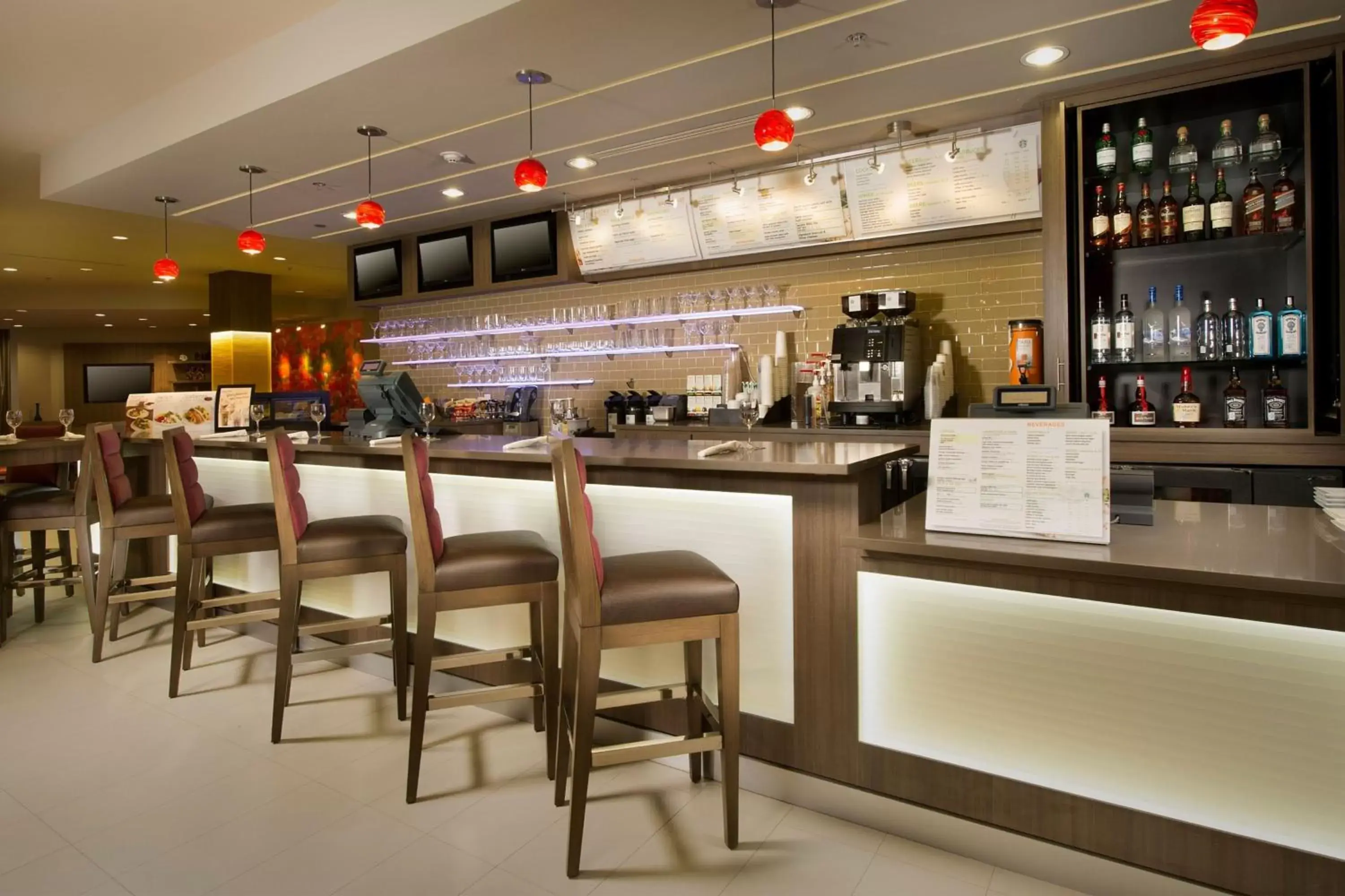 Restaurant/places to eat, Lounge/Bar in Courtyard by Marriott Dallas DFW Airport North/Grapevine