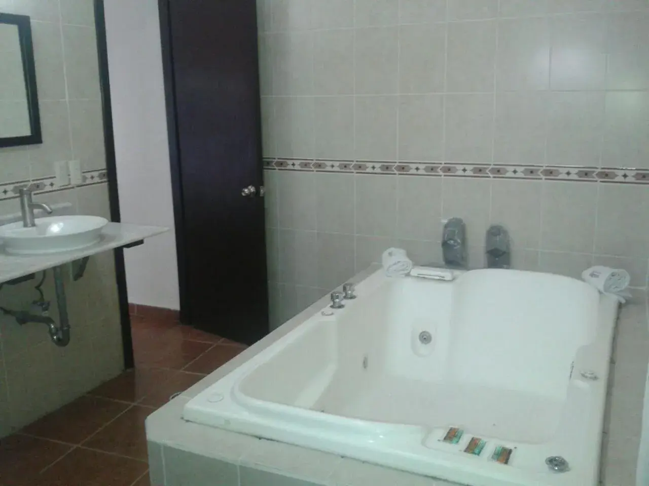 Bath, Bathroom in Hotel Aquiles