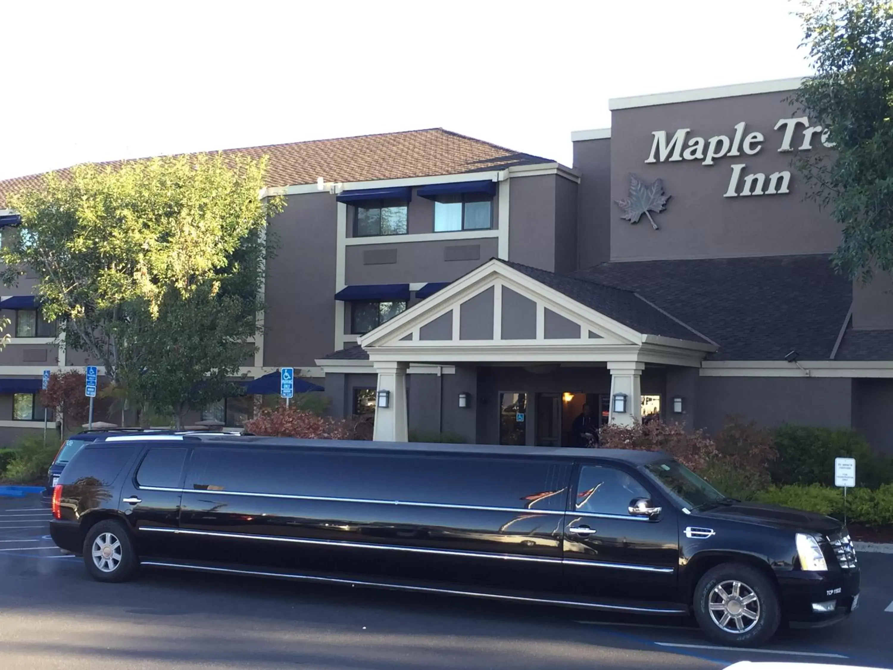 Facade/entrance, Property Building in Maple Tree Inn