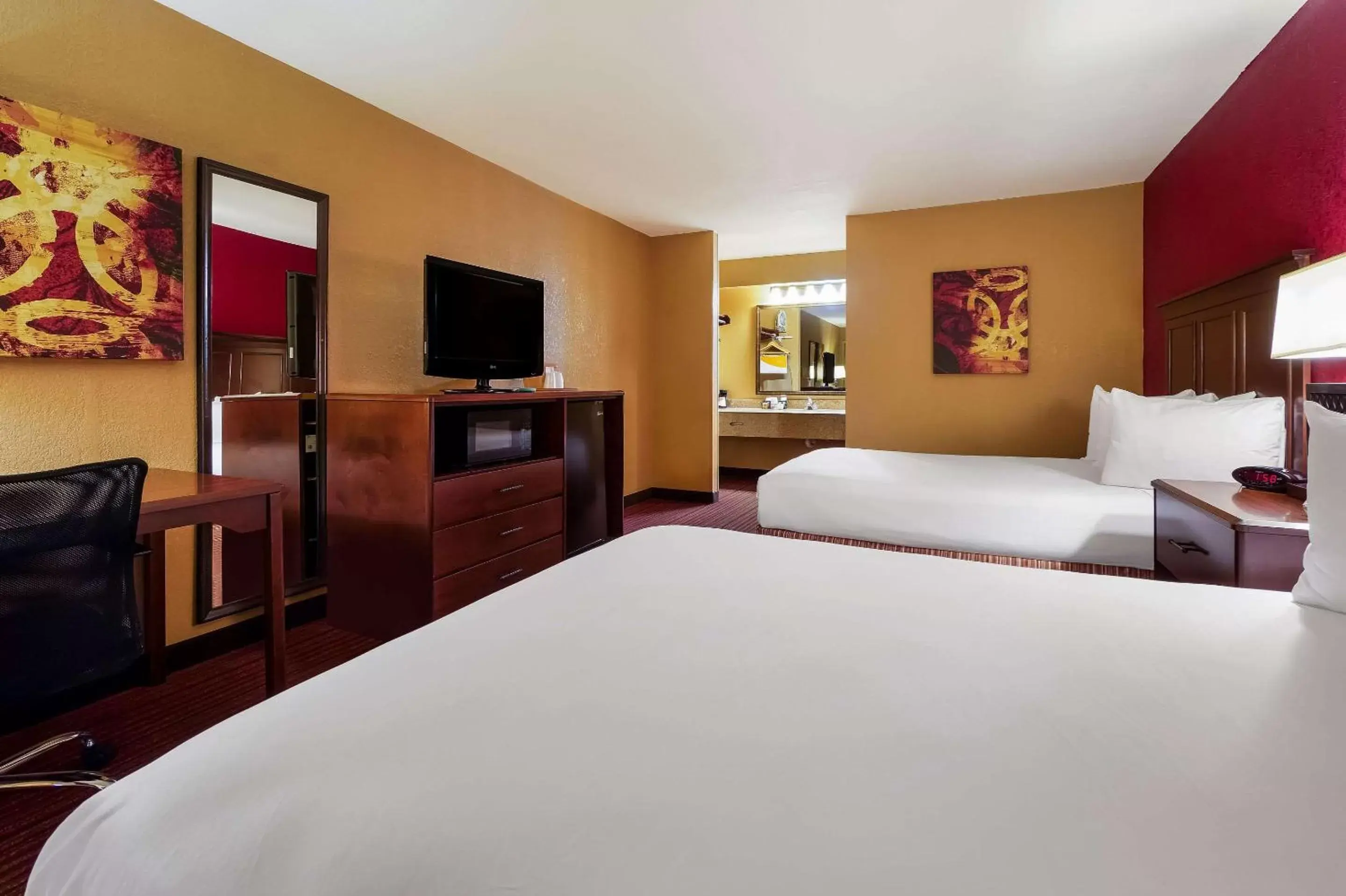 Bedroom, Bed in Quality Inn & Suites Bedroom, Bed in Quality Inn & Suites