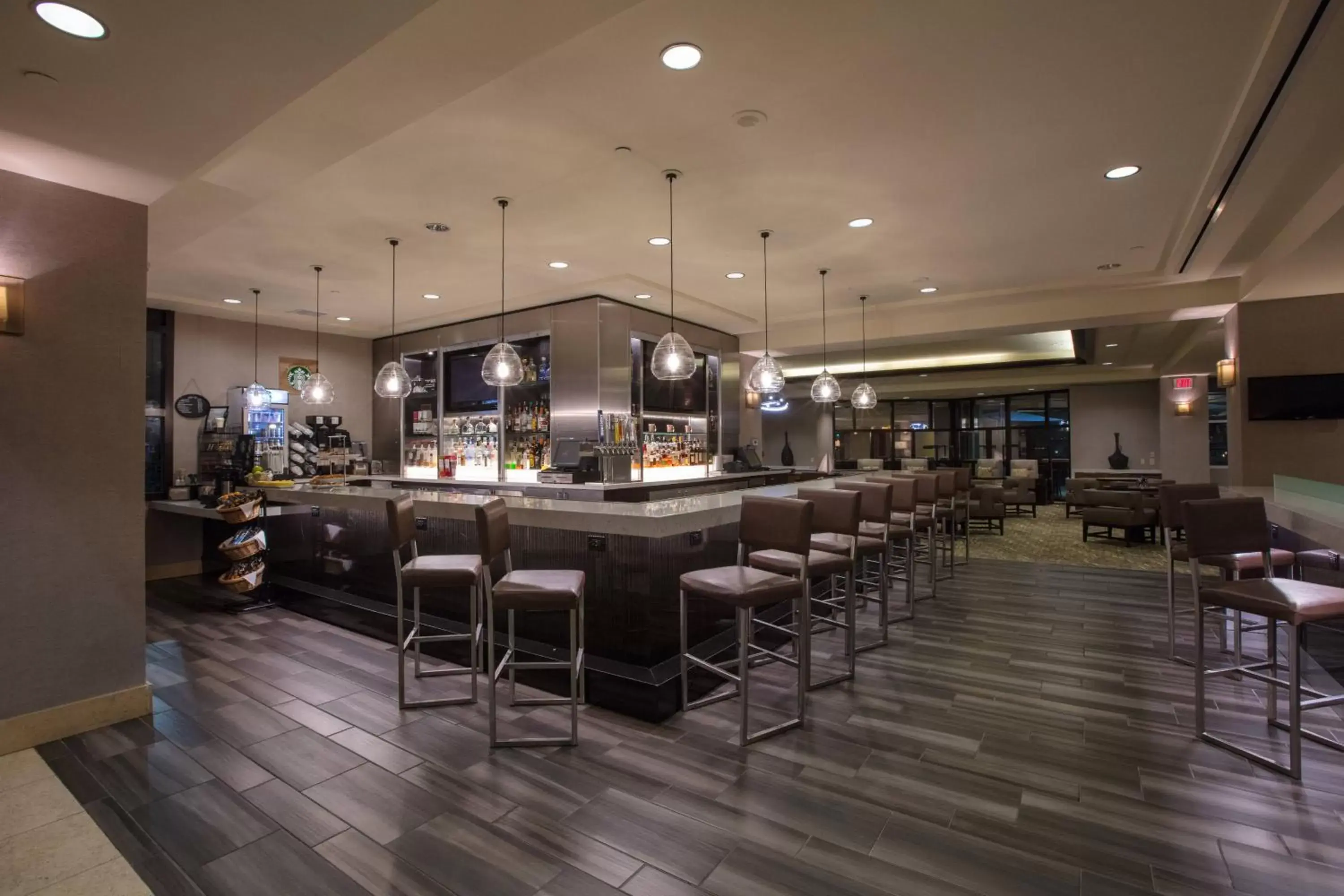 Restaurant/places to eat, Lounge/Bar in Bakersfield Marriott at the Convention Center