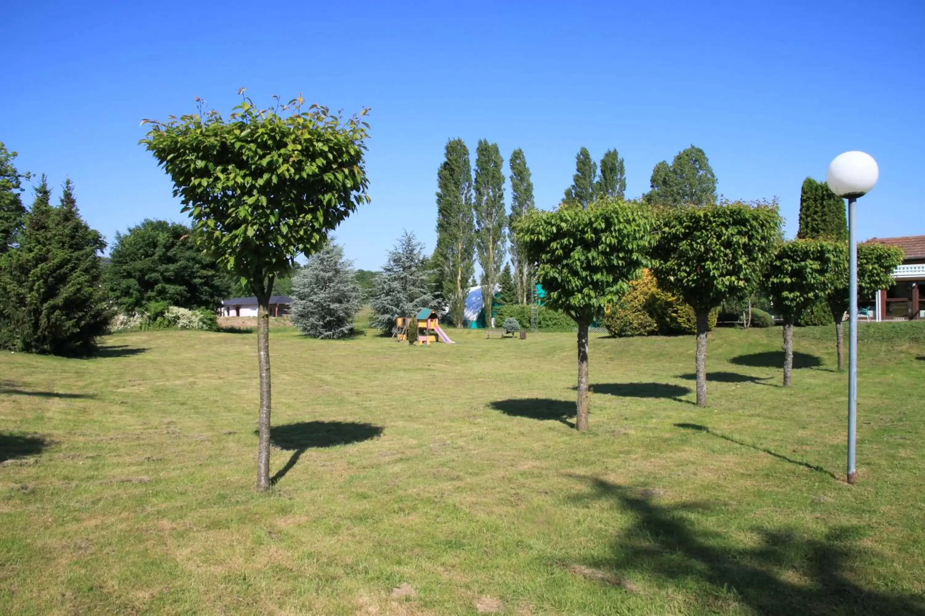 Facade/entrance, Garden in ibis Styles Sarrebourg