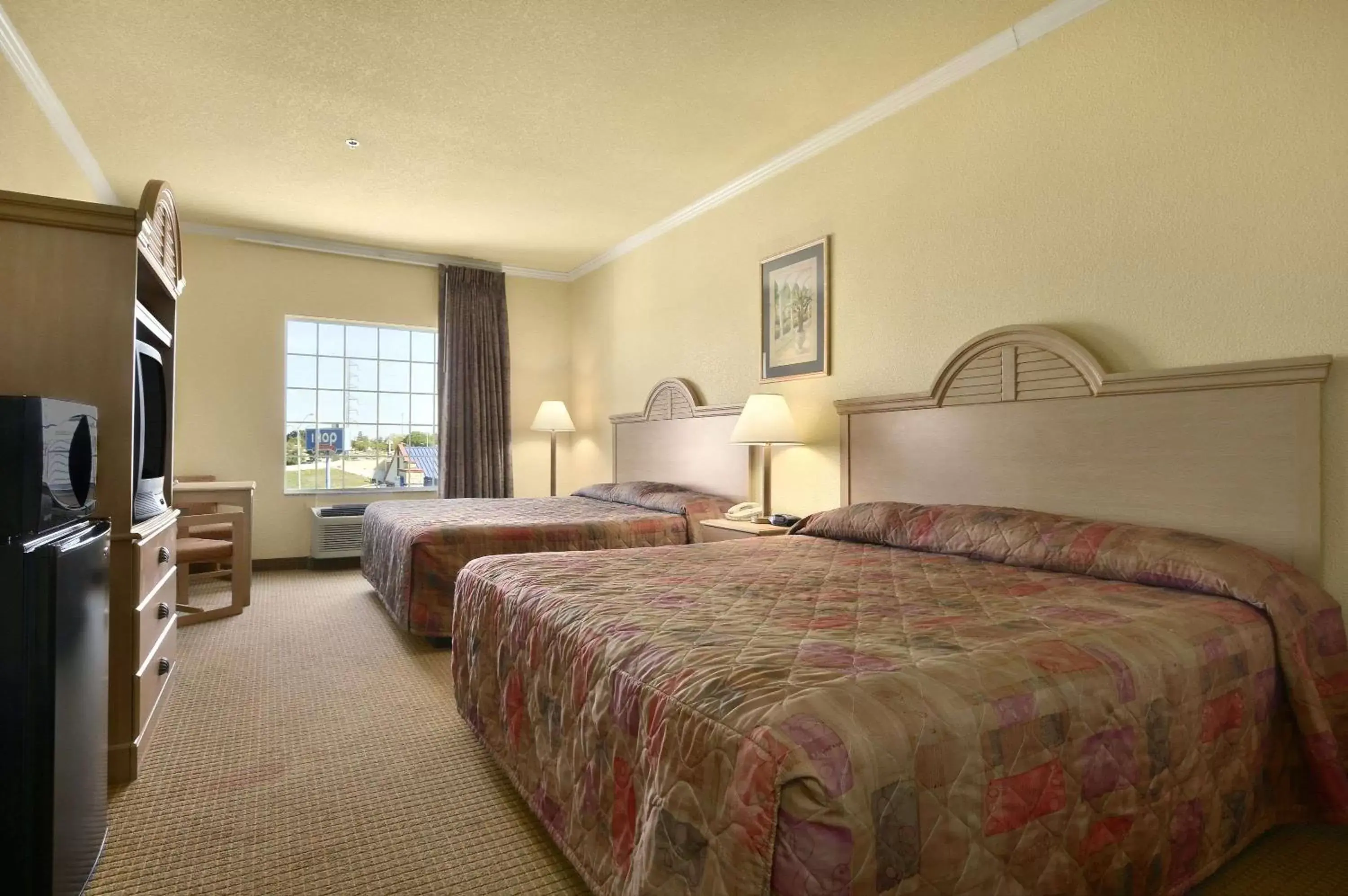 Other, Bed in Super 8 by Wyndham San Antonio/Alamodome Area