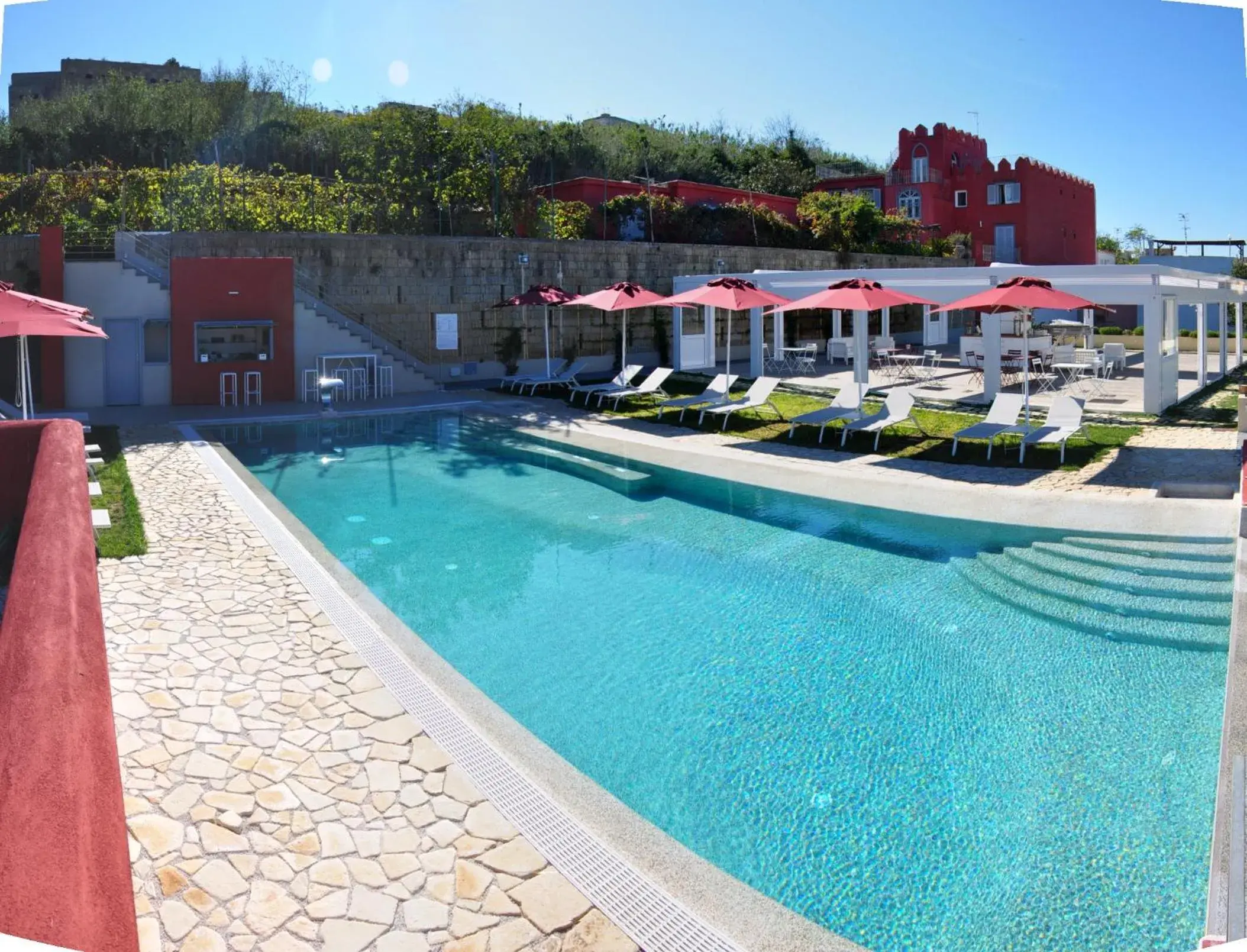 Property building, Swimming Pool in Albergo 'La Vigna'