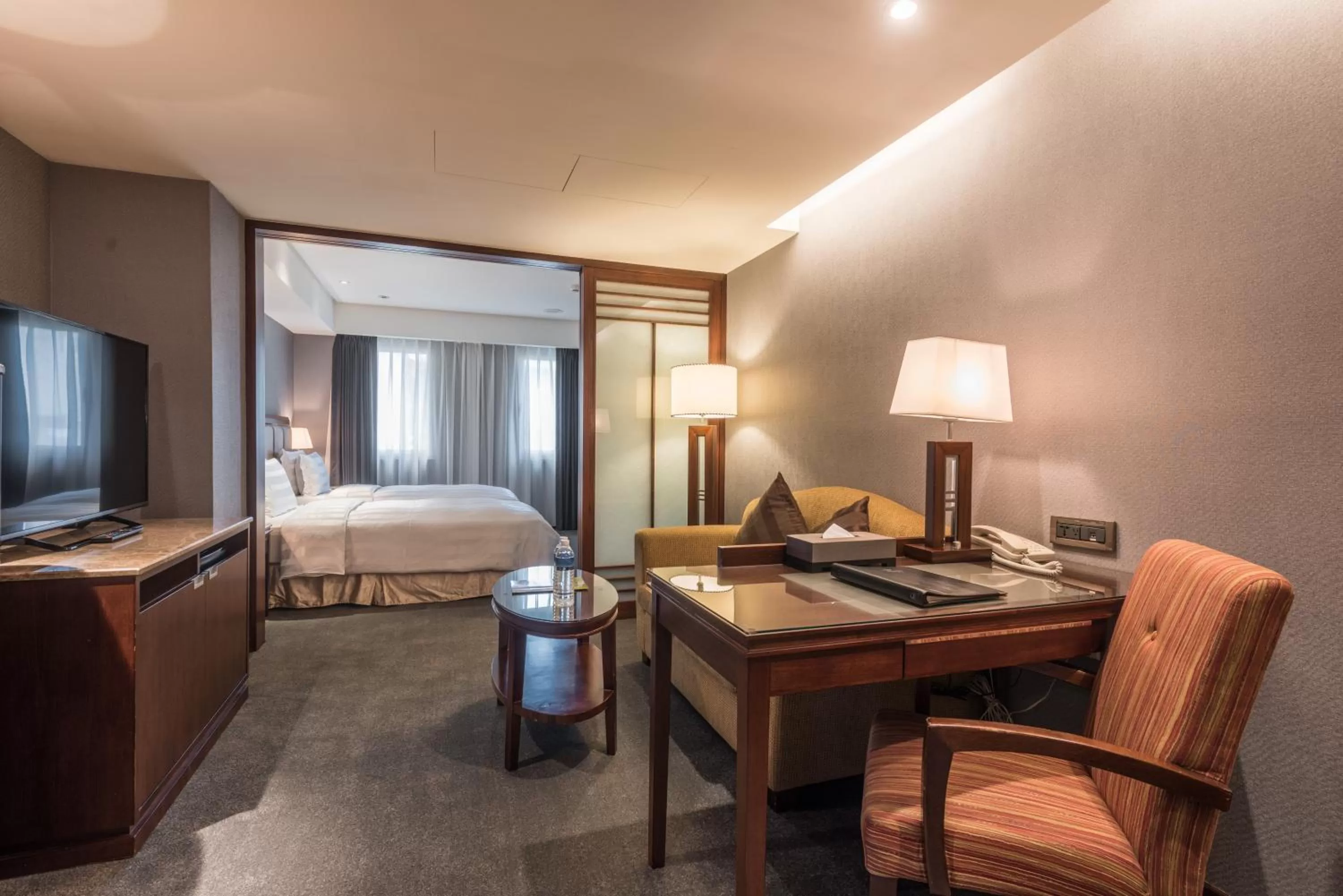 Living room, Bed in Royal Biz Taipei Hotel