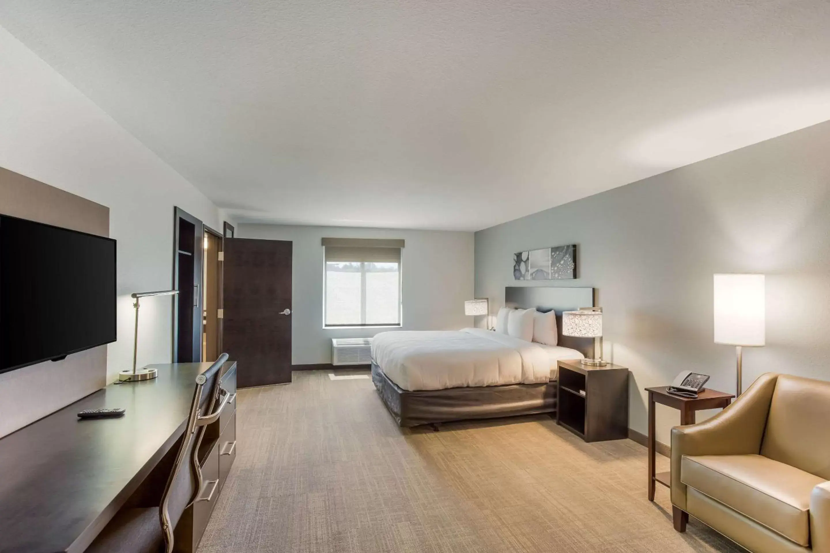 Photo of the whole room, Bed in MainStay Suites Logan Ohio-Hocking Hills Photo of the whole room, Bed in MainStay Suites Logan Ohio-Hocking Hills