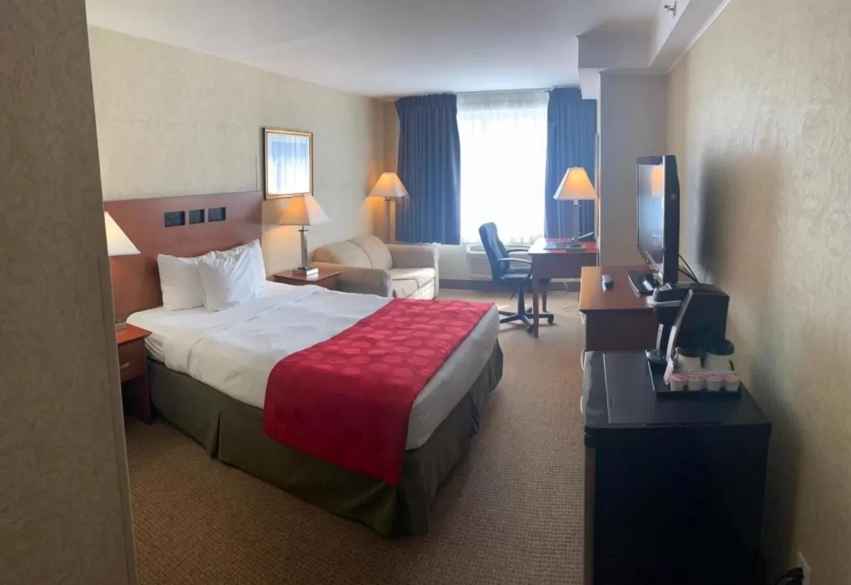 Bed in Ramada Plaza by Wyndham Montreal