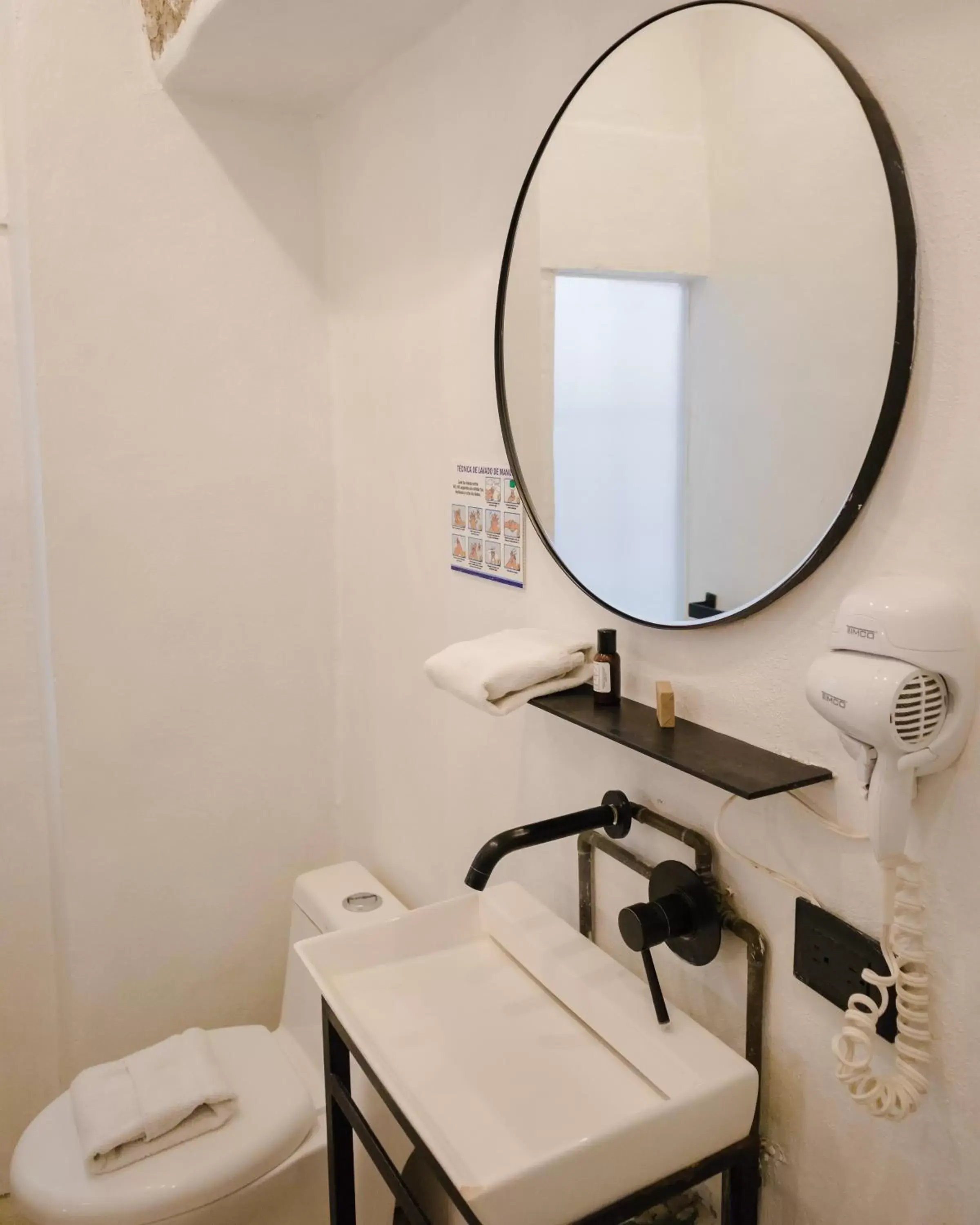 Bathroom in Hotel Maria Isabela