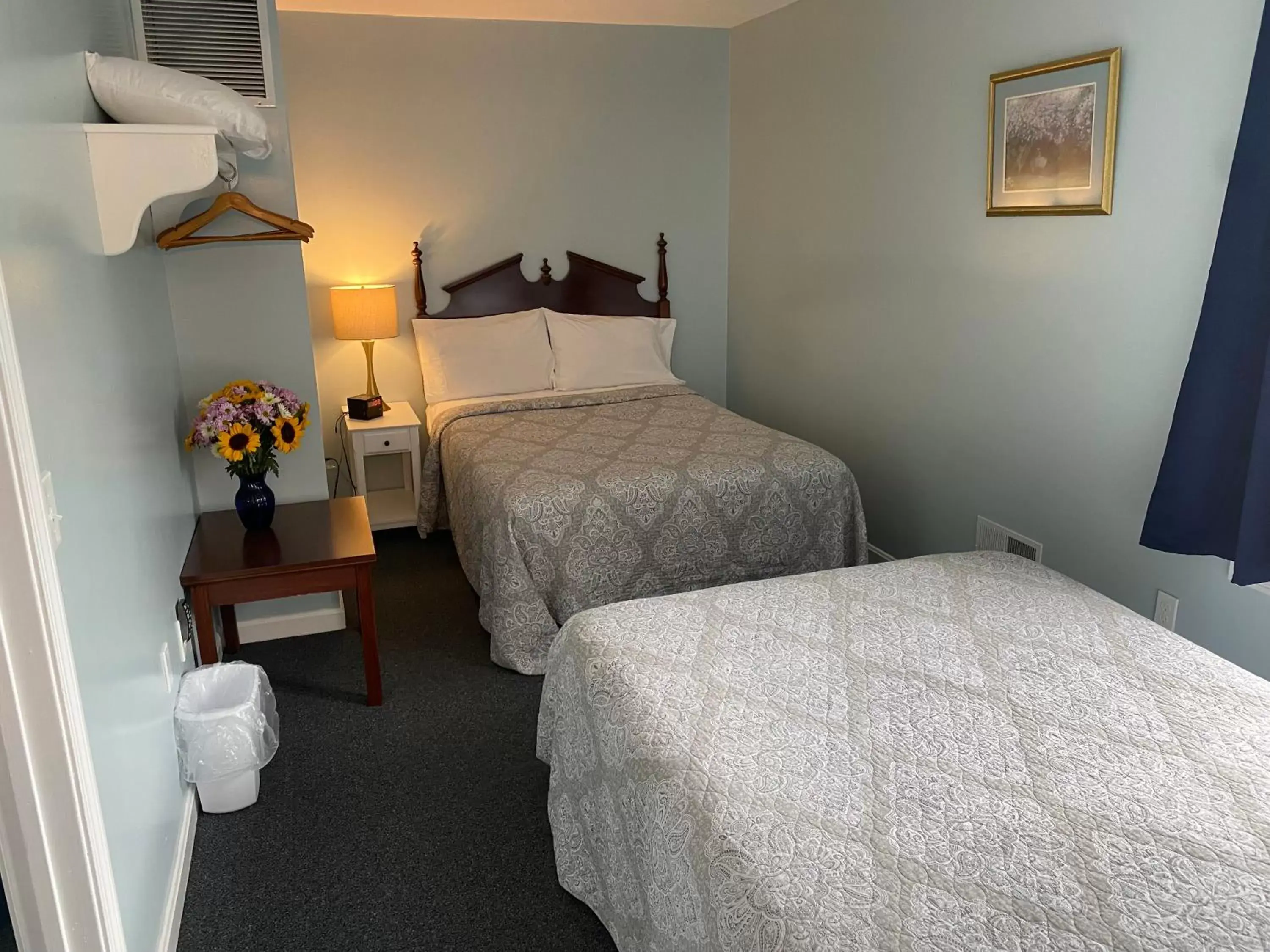 Bed in Taber Inn Bed in Taber Inn