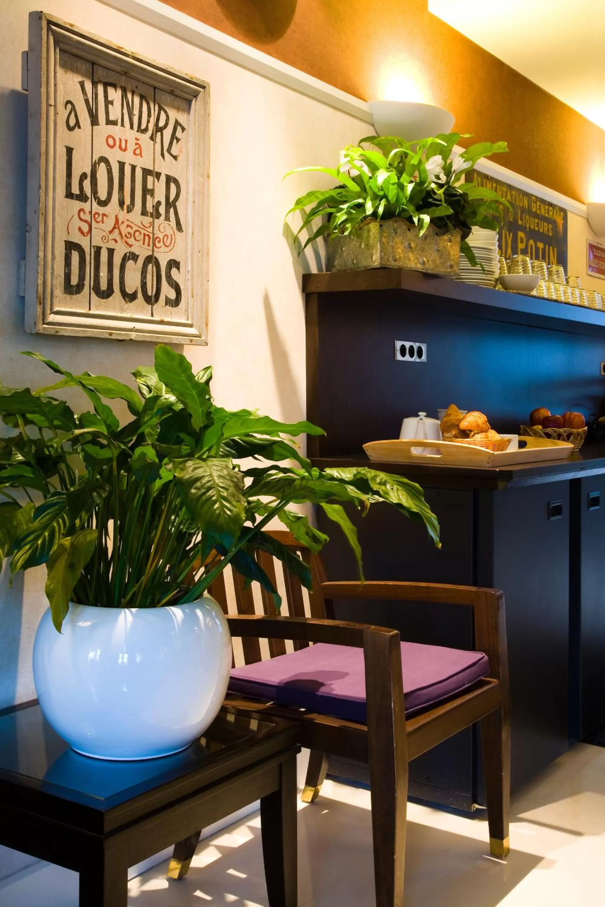 Decorative detail in Hotel De La Jatte