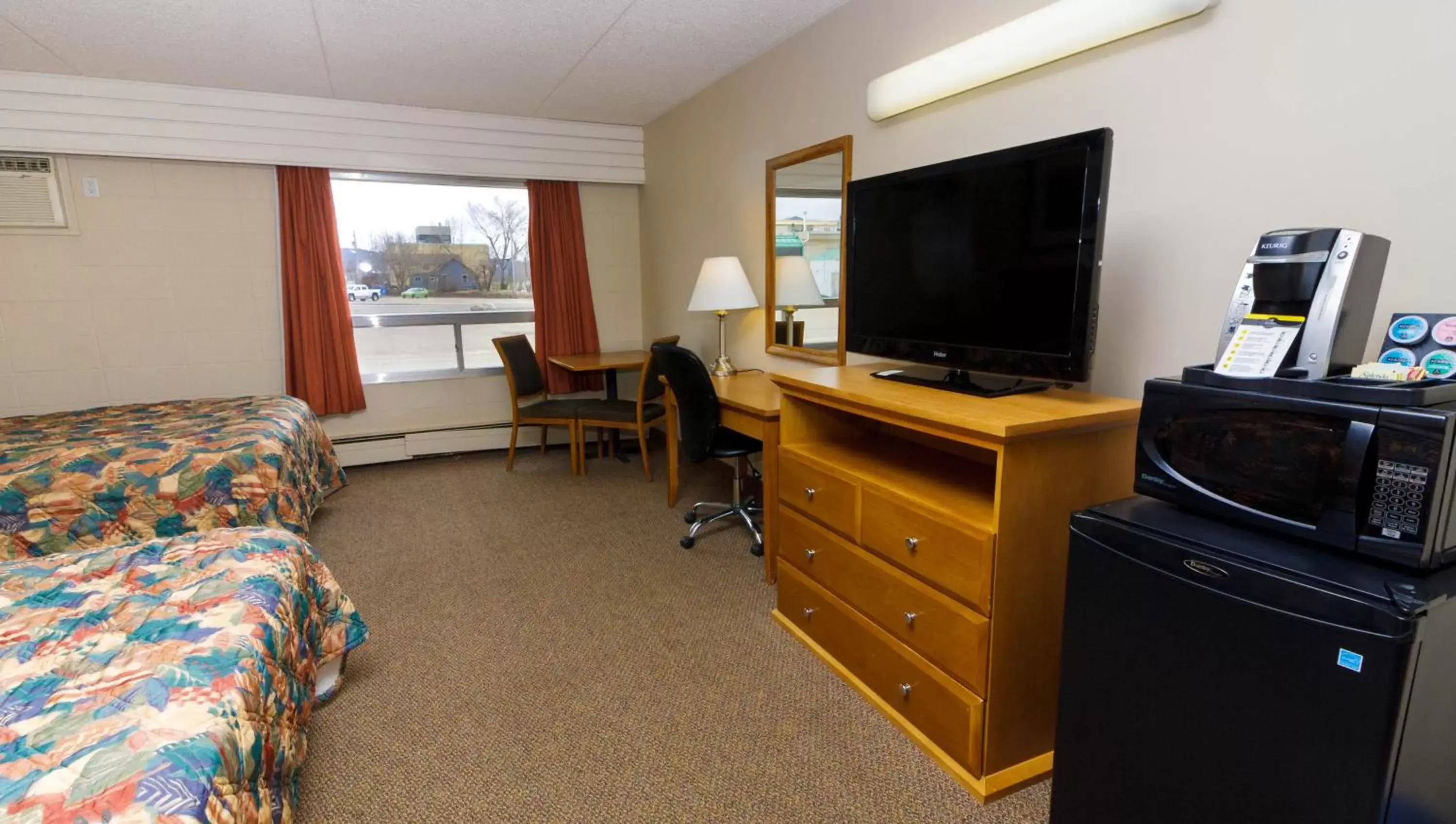 Bedroom, TV/Entertainment Center in BCMInns - Peace River