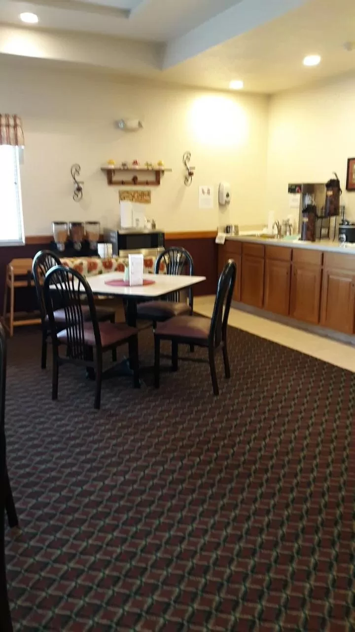 Continental breakfast in Herington Inn and Suites
