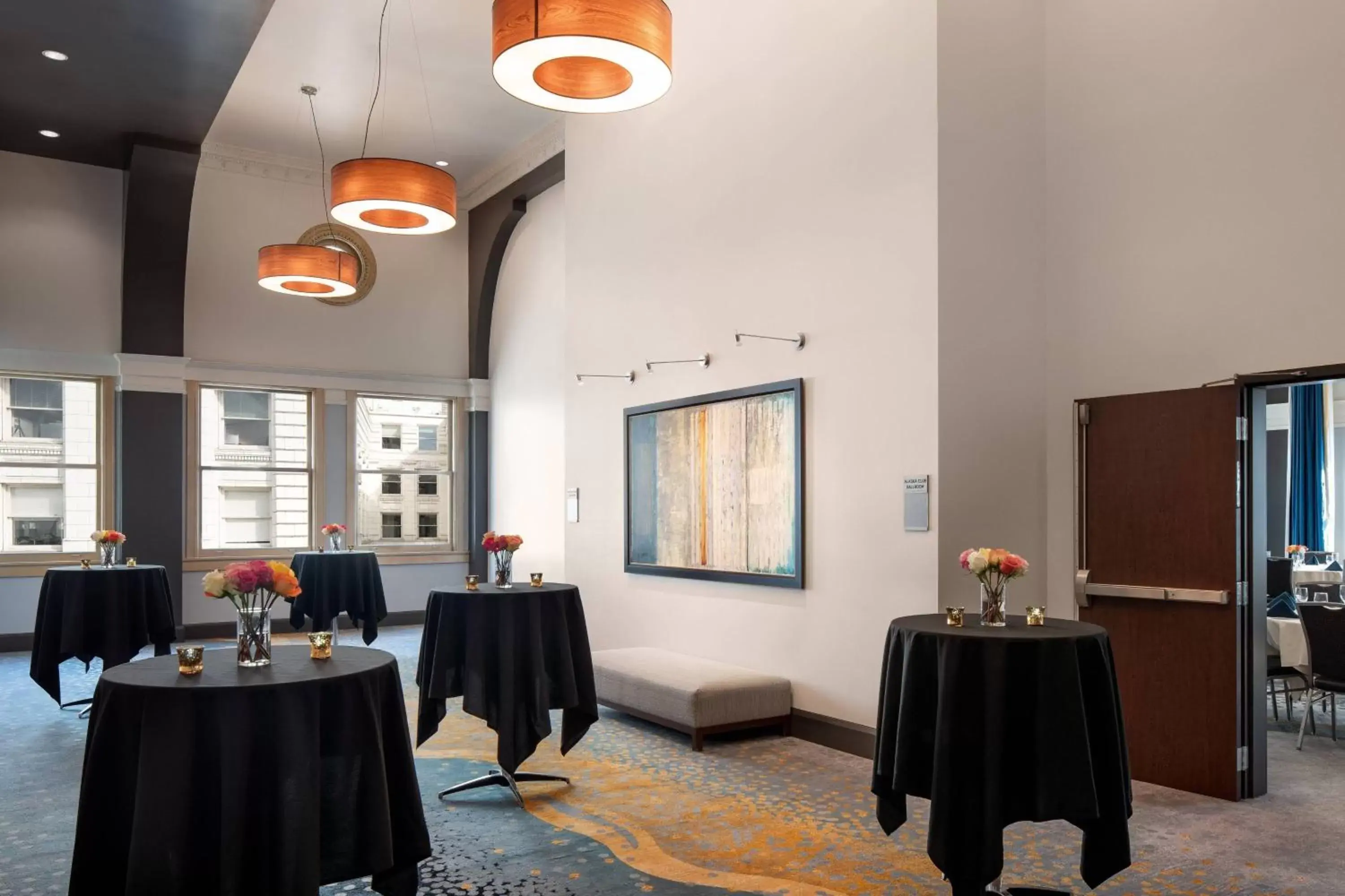 Meeting/conference room, Restaurant/Places to Eat in Courtyard Seattle Downtown / Pioneer Square