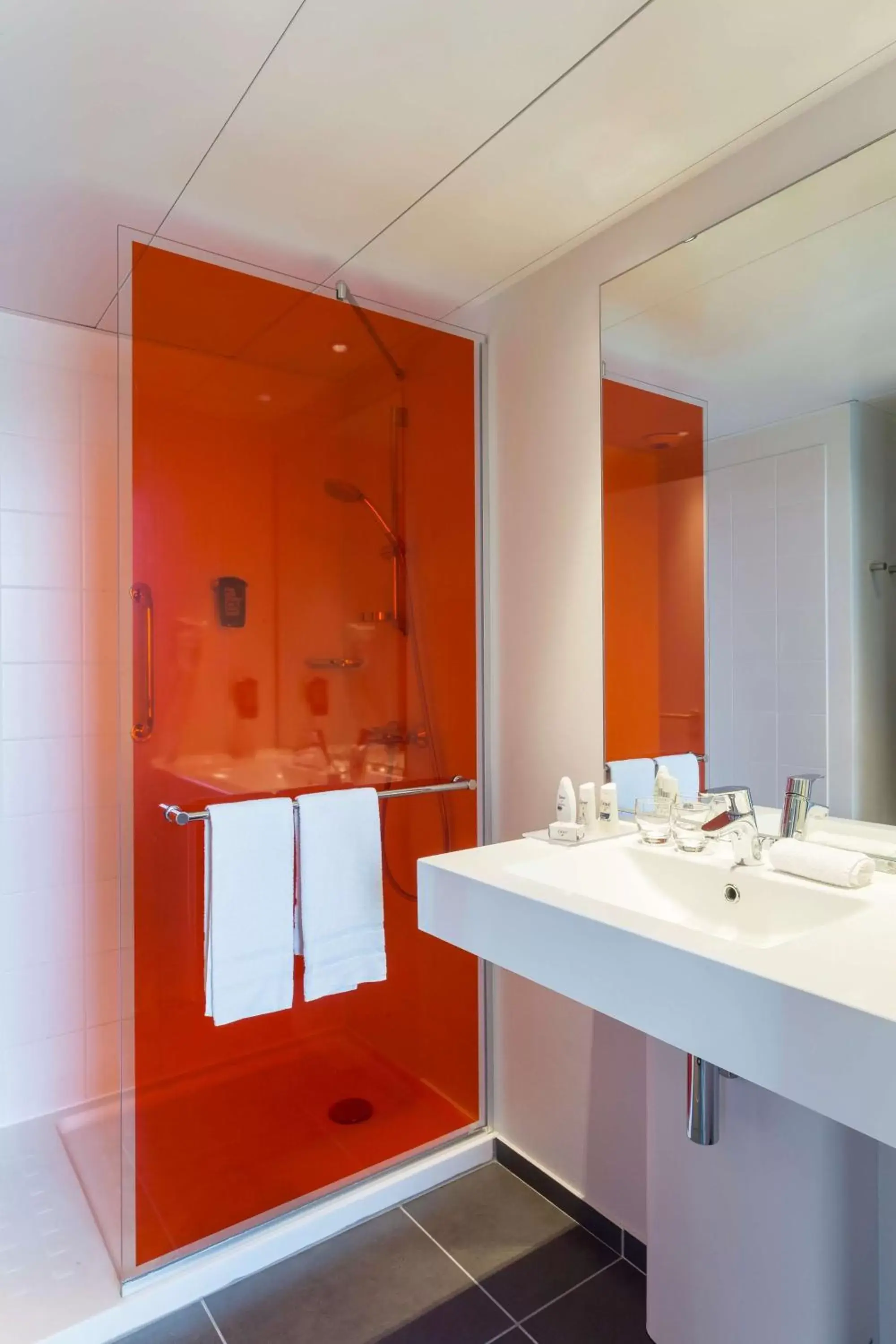 Bathroom in Park Inn by Radisson Lille Grand Stade