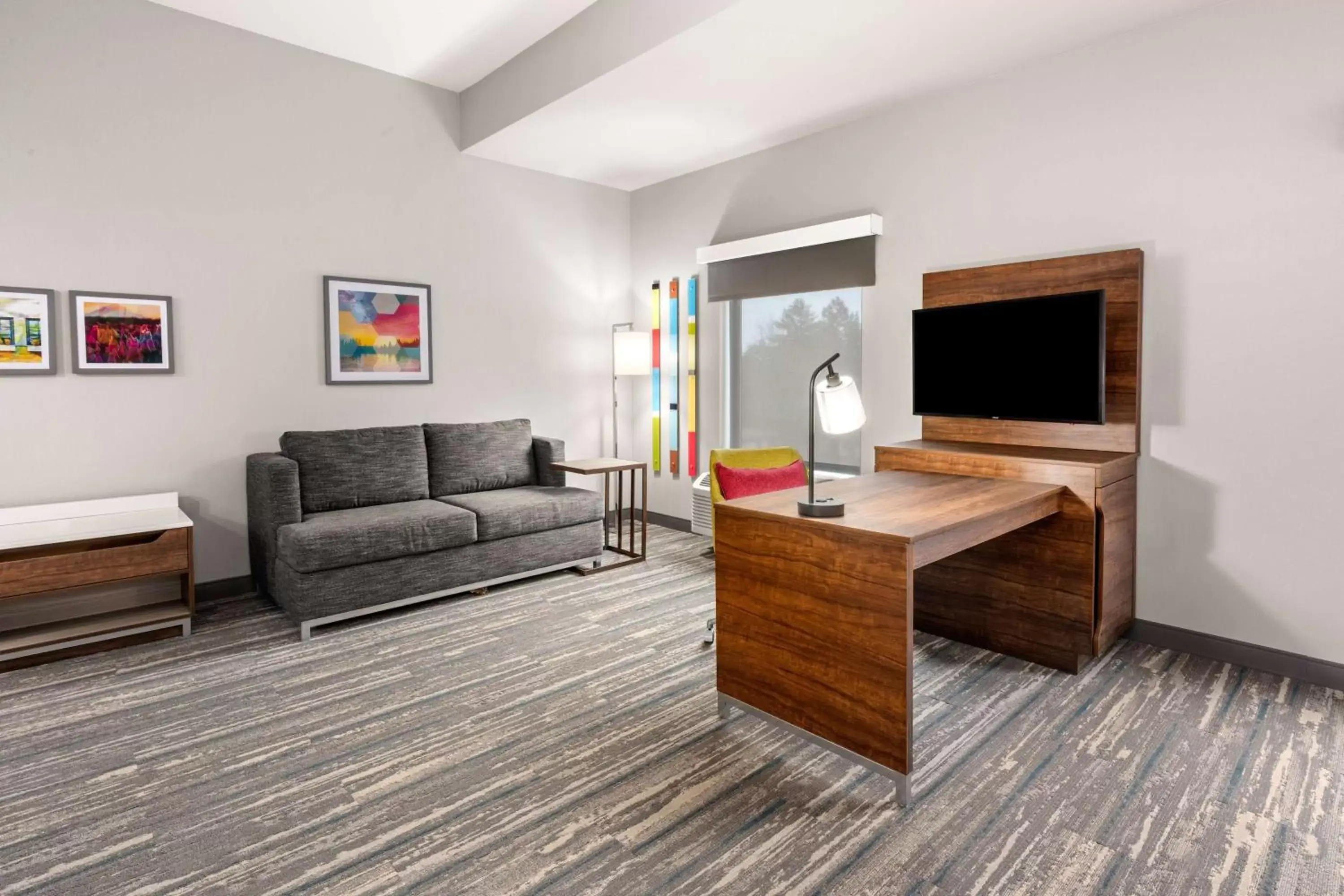 Bedroom, Seating Area in Hampton Inn & Suites Tigard