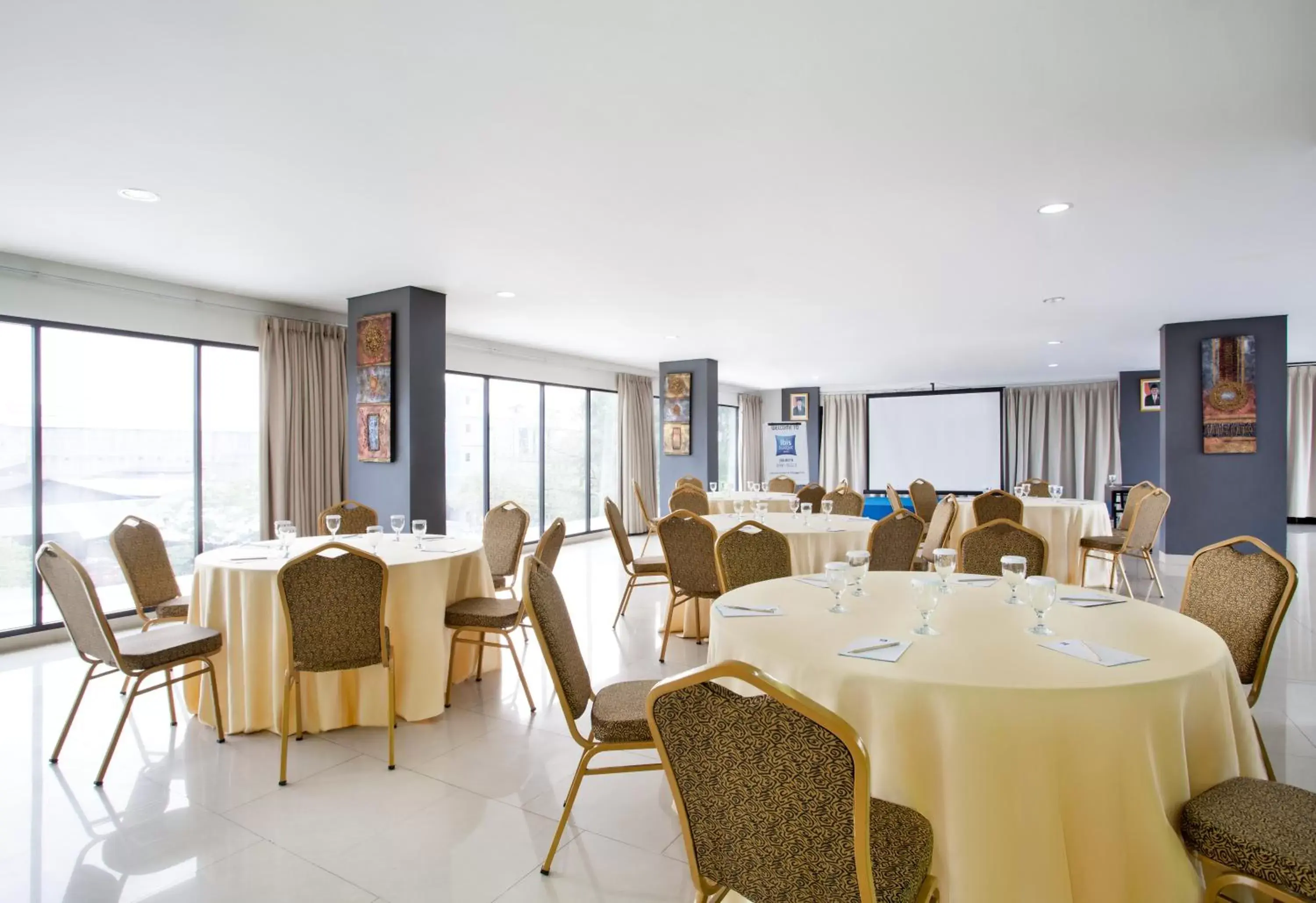 Banquet/Function facilities, Restaurant/Places to Eat in Ibis Budget Jakarta Daan Mogot