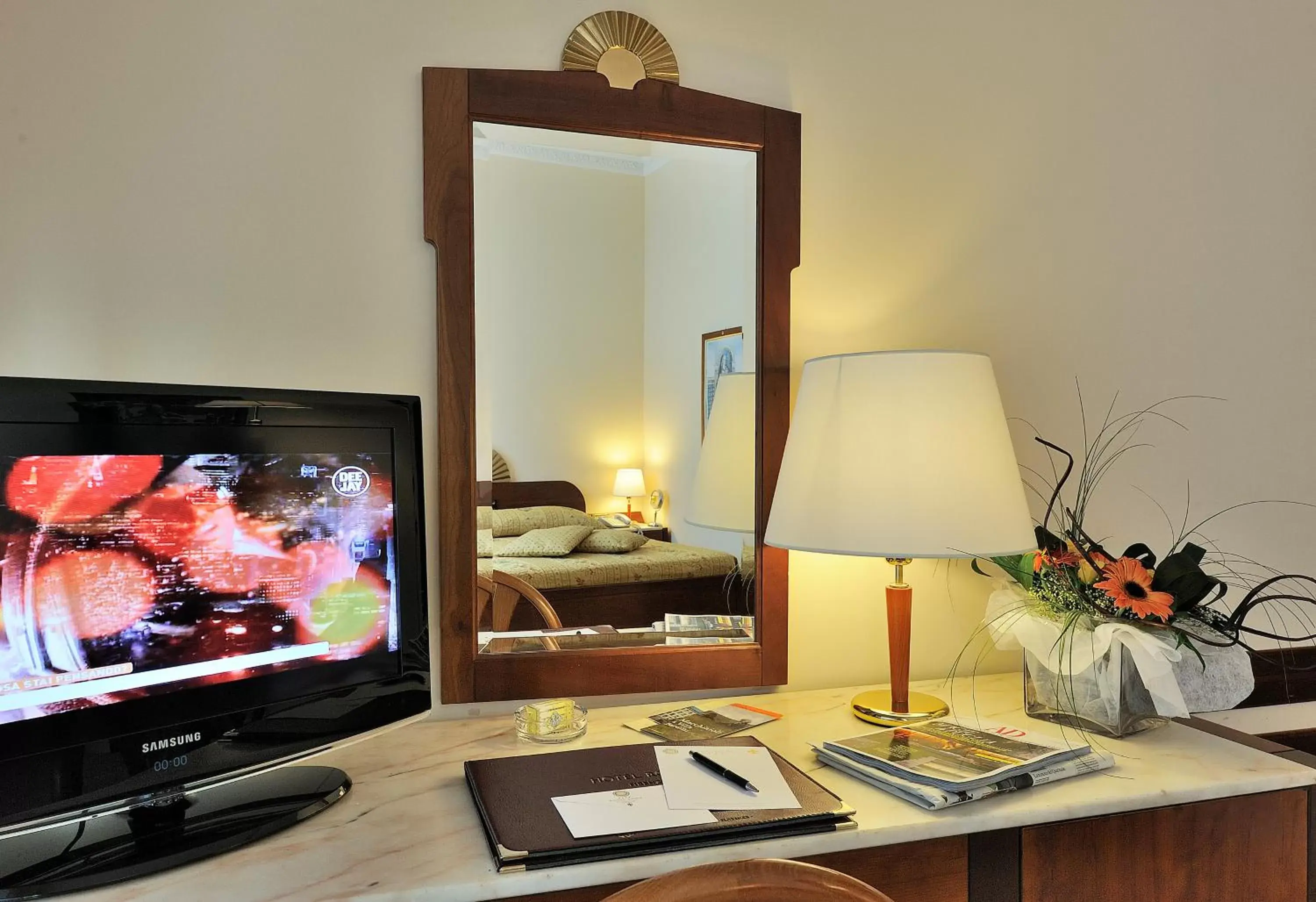 TV and multimedia, TV/Entertainment Center in Hotel Roma
