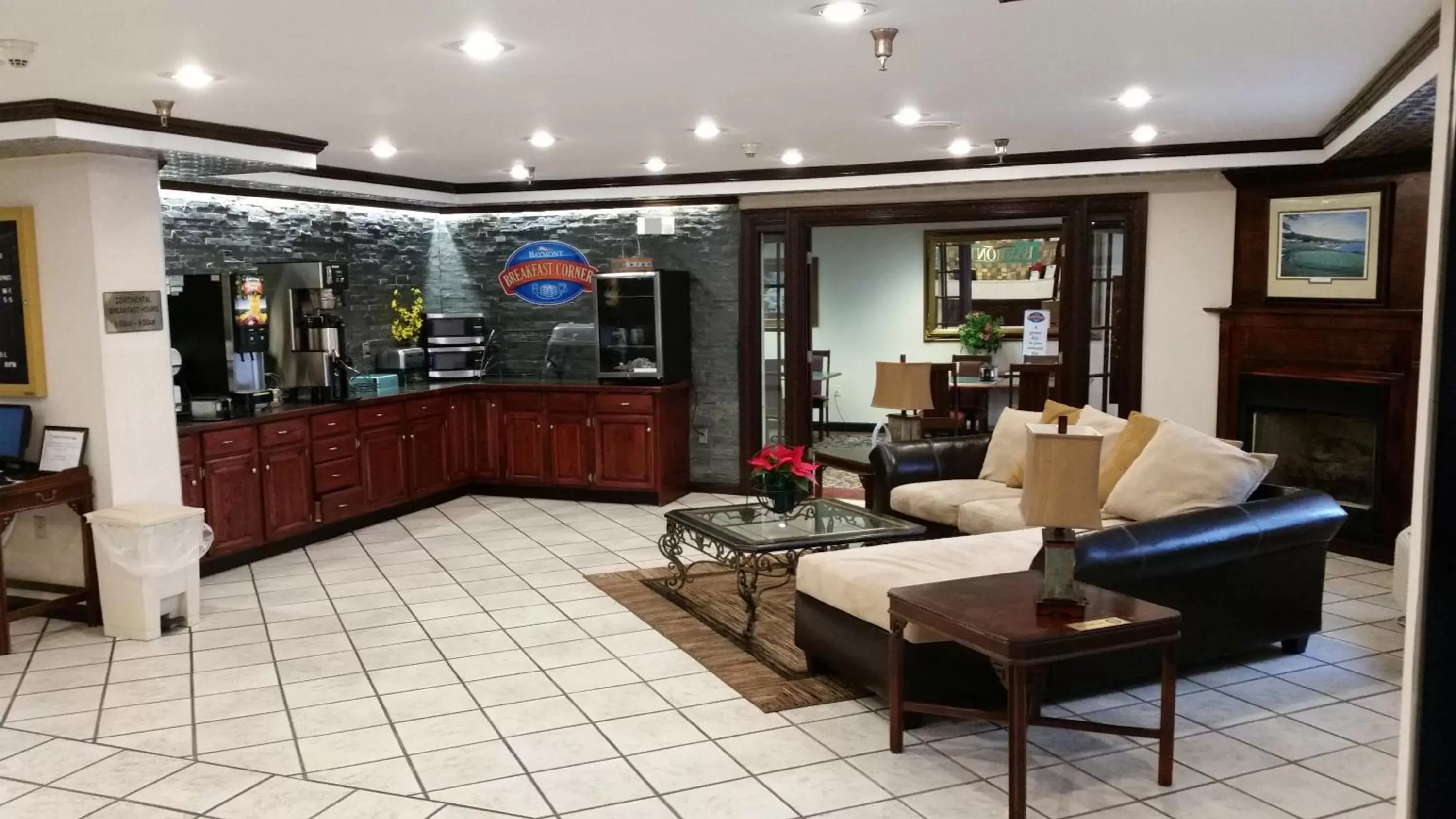Lobby or reception in Baymont by Wyndham Jonesboro Lobby or reception in Baymont by Wyndham Jonesboro
