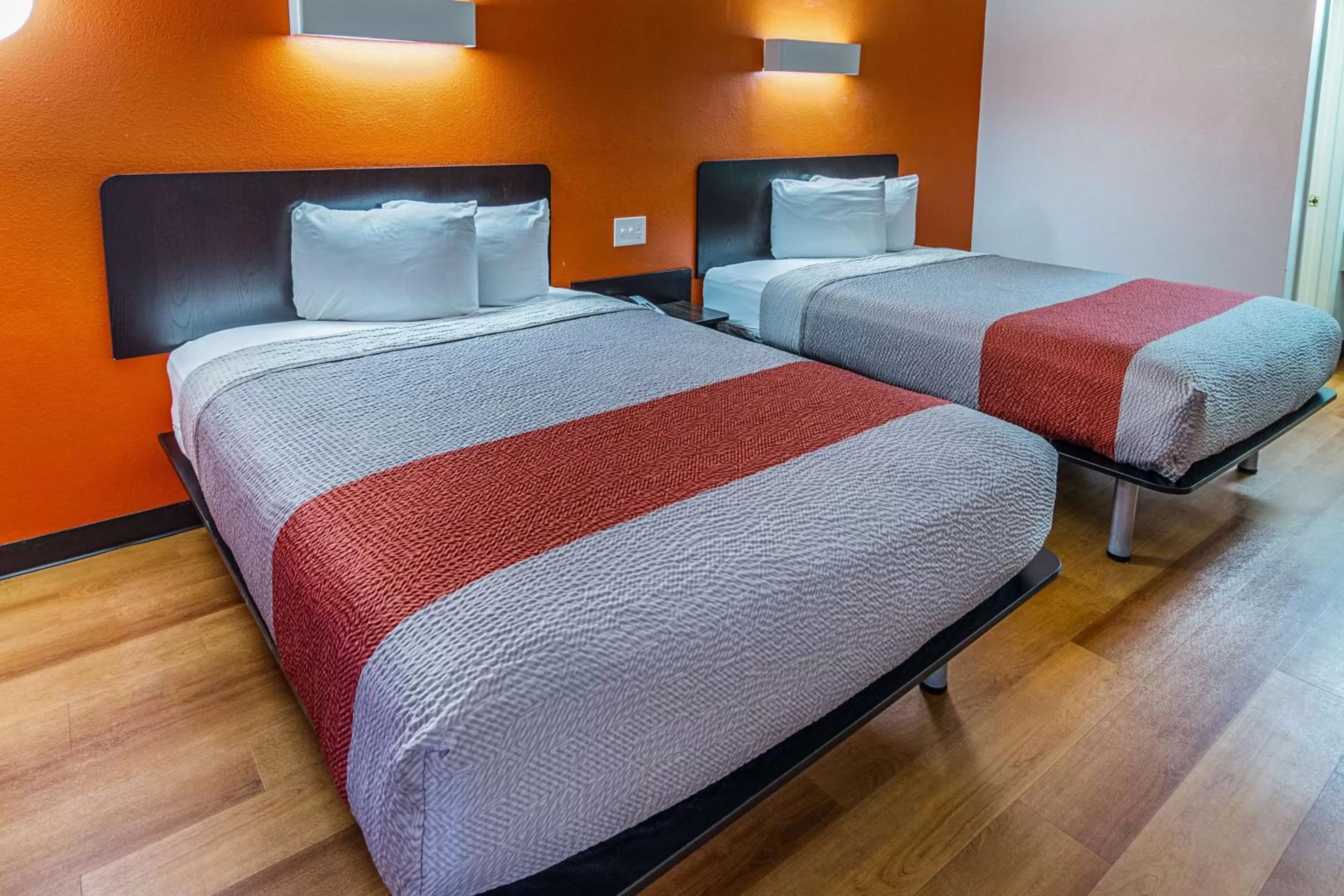 Photo of the whole room, Bed in Motel 6-Waxahachie, TX