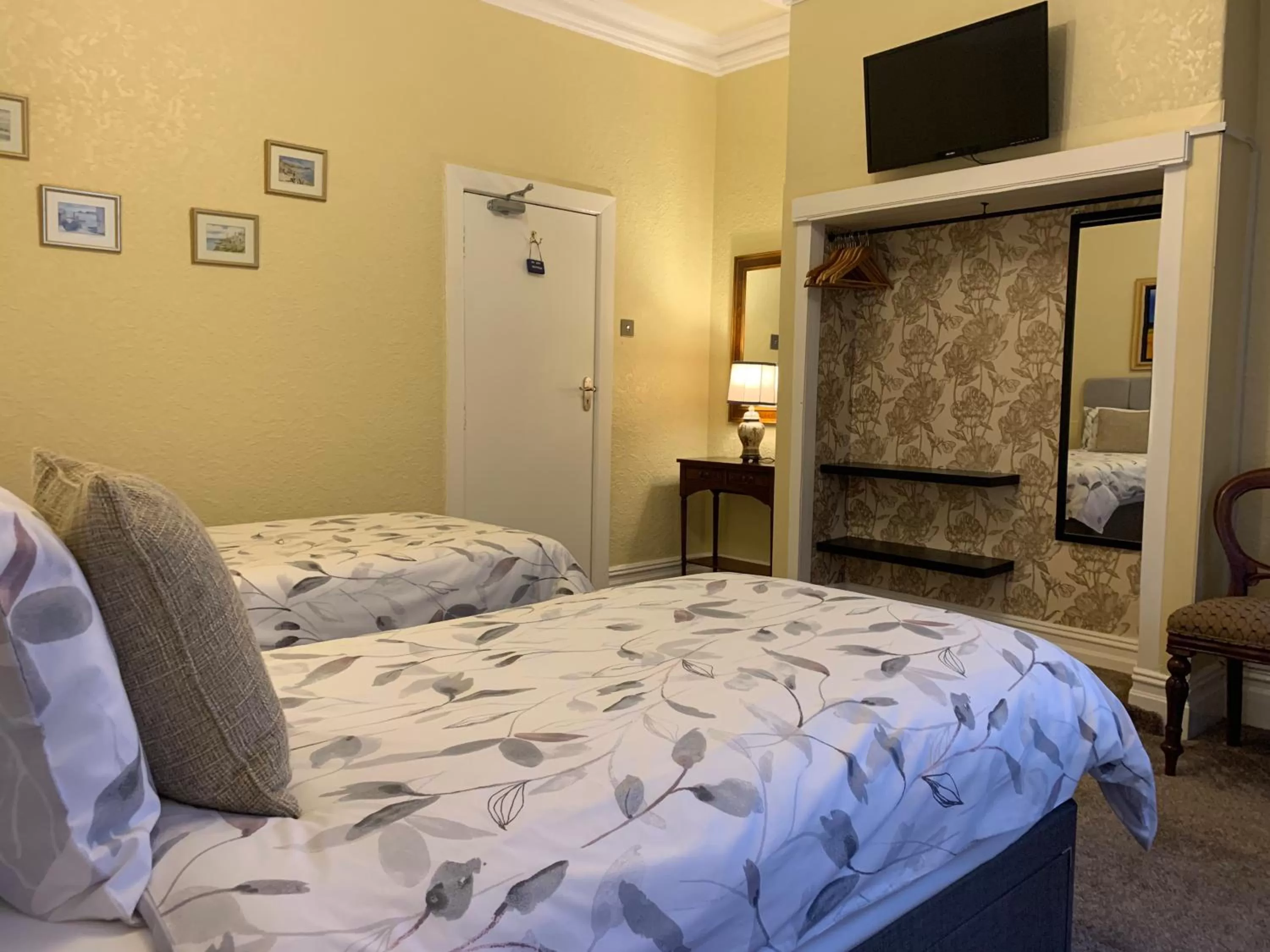 Bedroom, Bed in The Gaydon