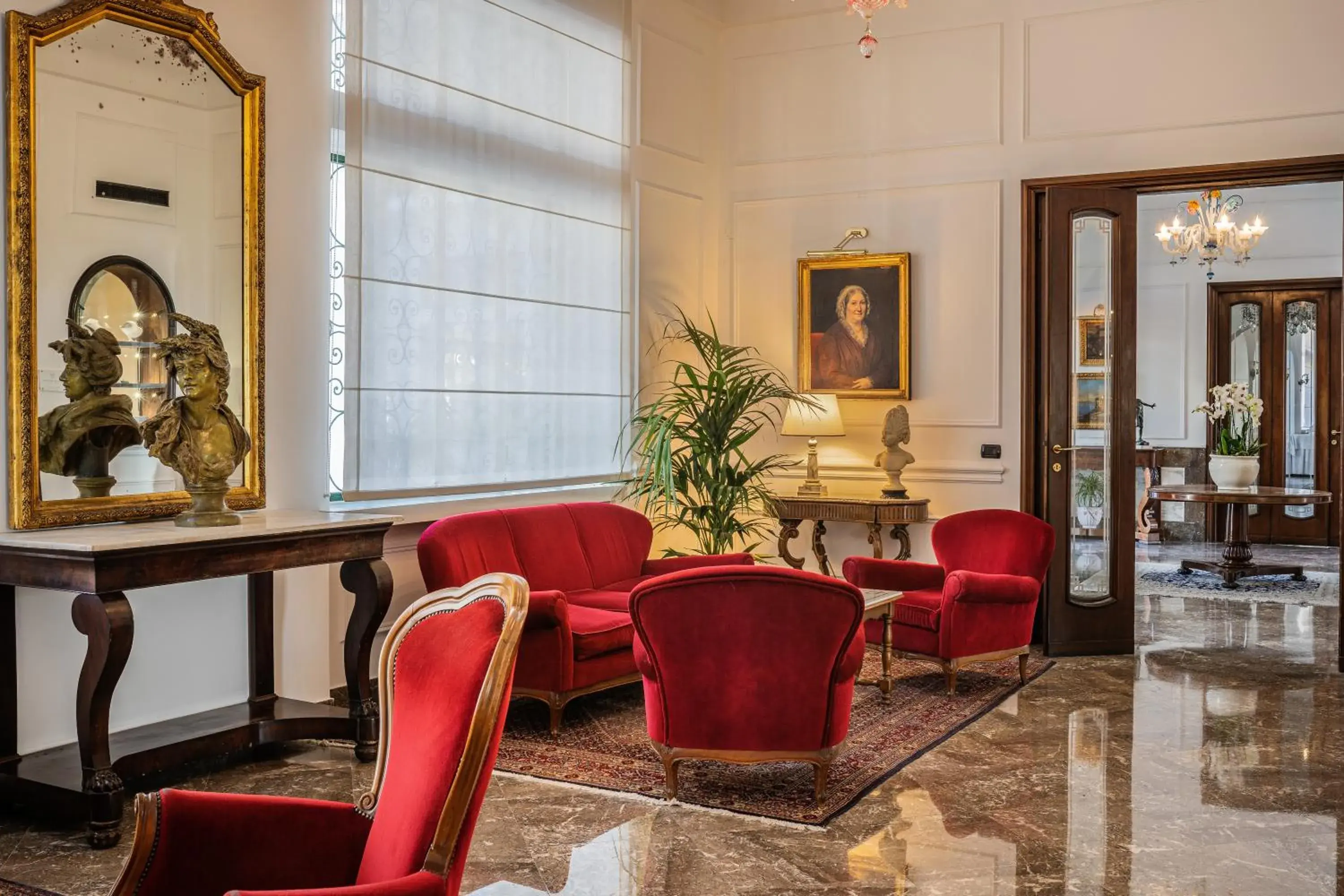 Living room, Lobby/Reception in Majestic Palace