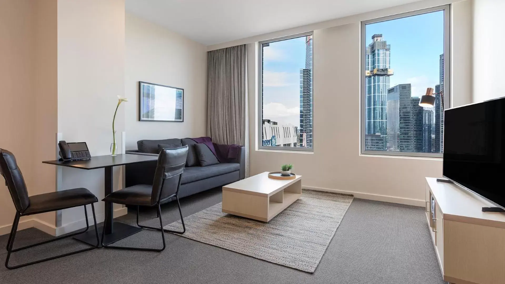 One-Bedroom Premium Apartment in Oaks Melbourne on Market Hotel One-Bedroom Premium Apartment in Oaks Melbourne on Market Hotel