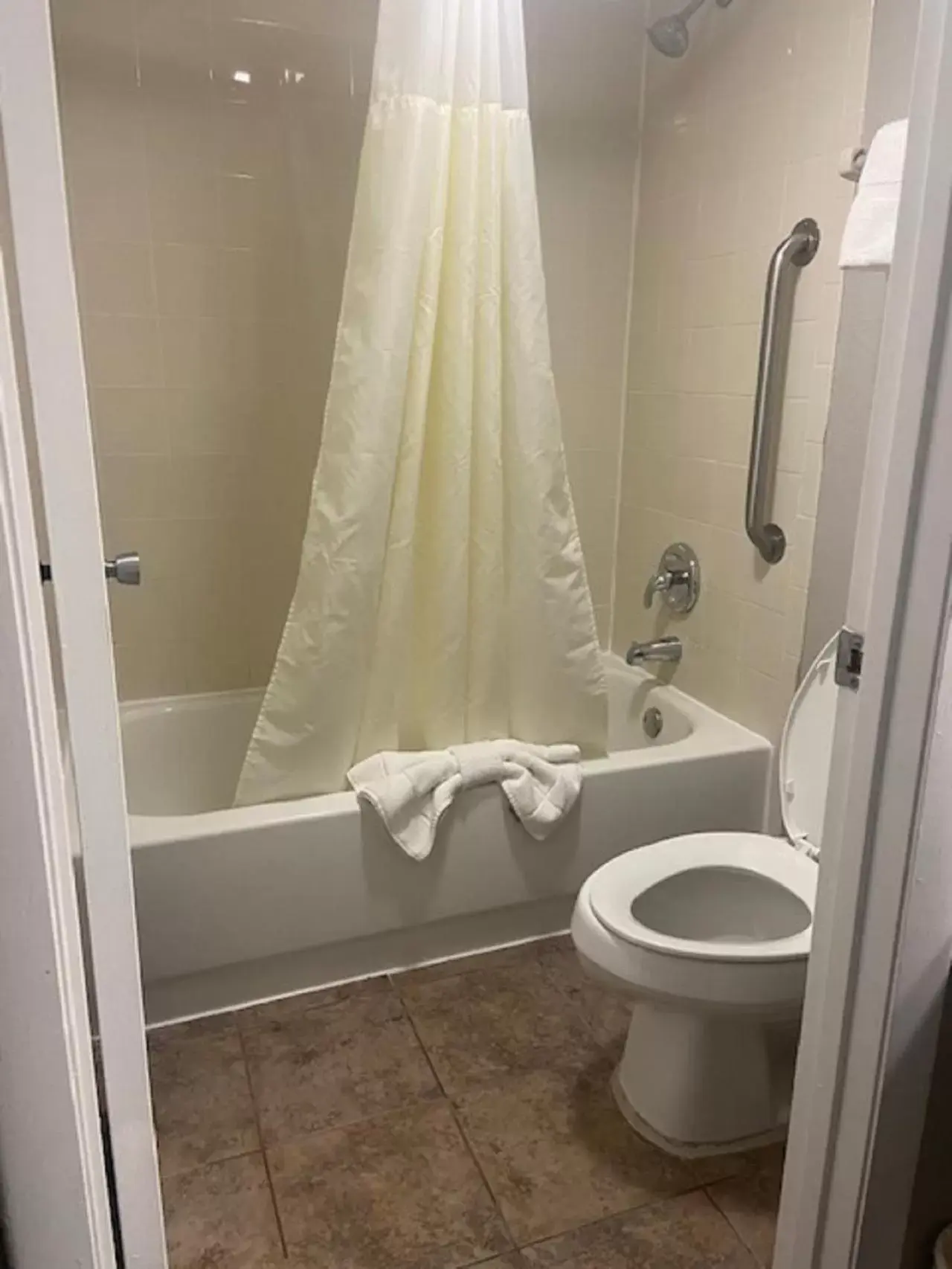 King Room with Roll in Shower - Mobility Accessible/Non-Smoking in Quality Inn near Blue Spring King Room with Roll in Shower - Mobility Accessible/Non-Smoking in Quality Inn near Blue Spring