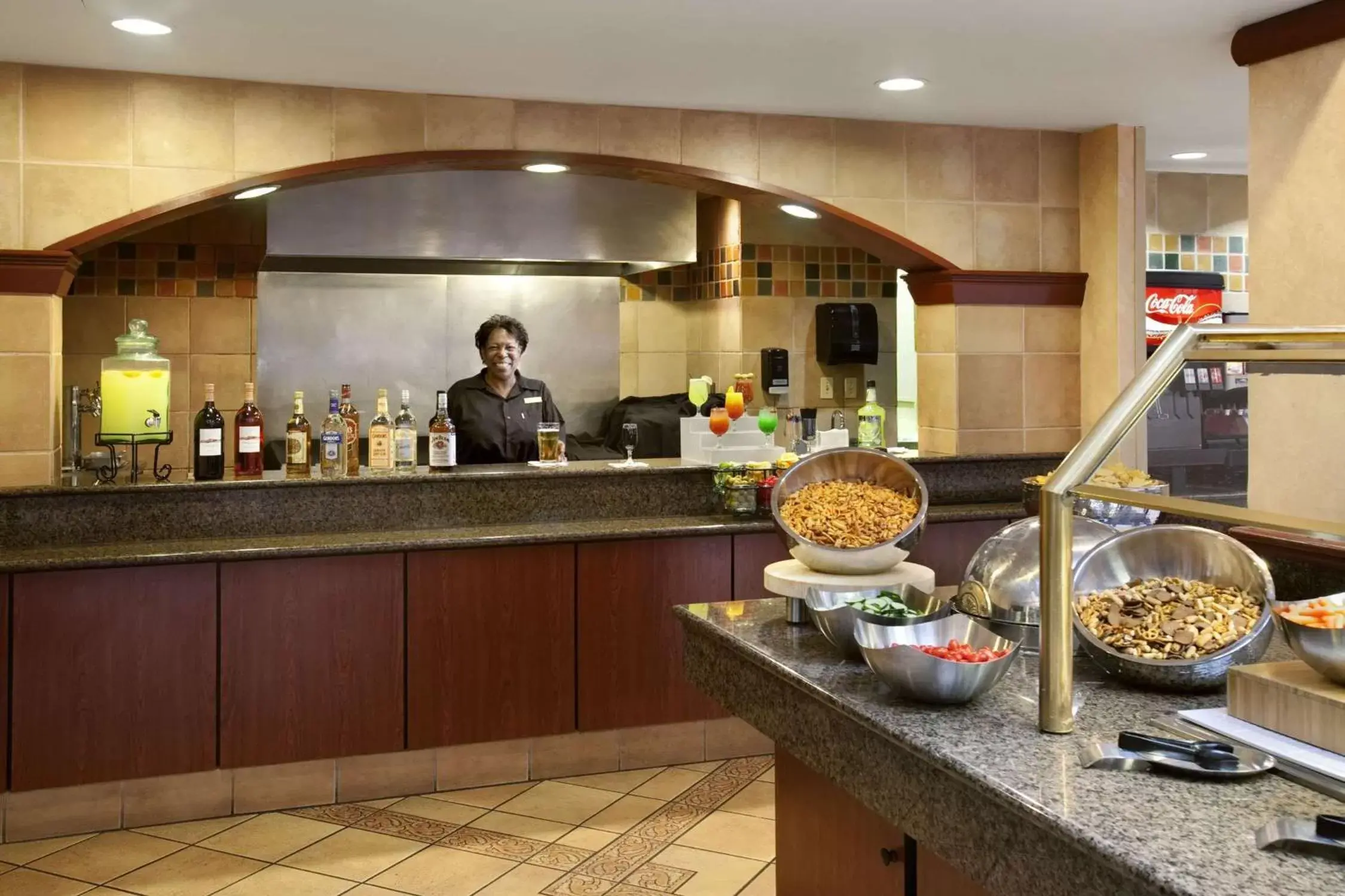 Dining area in Embassy Suites by Hilton Columbia Greystone