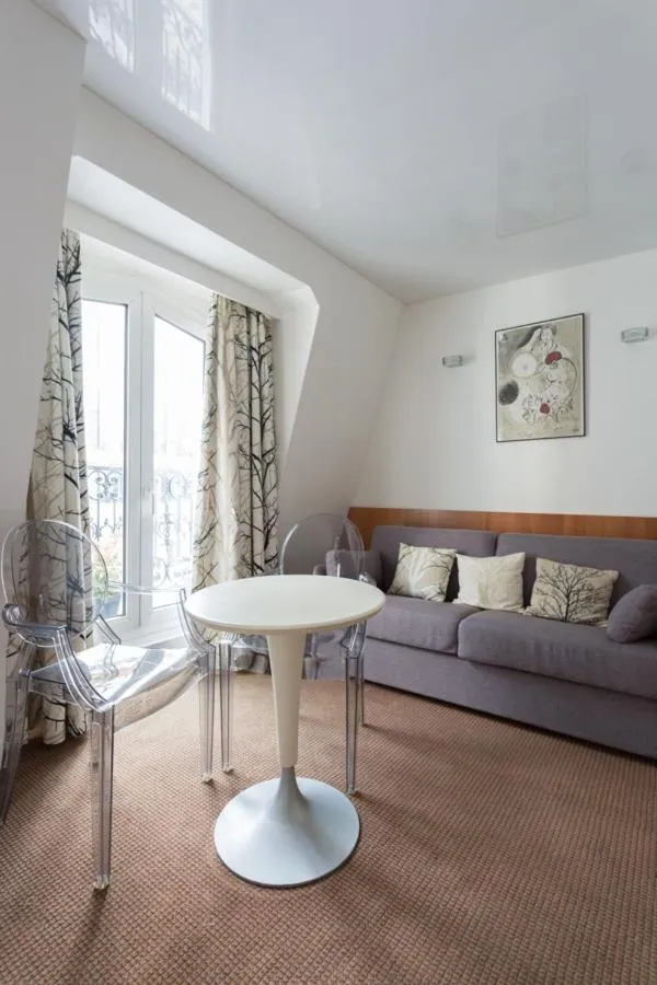 Seating area in HOTEL ALISON