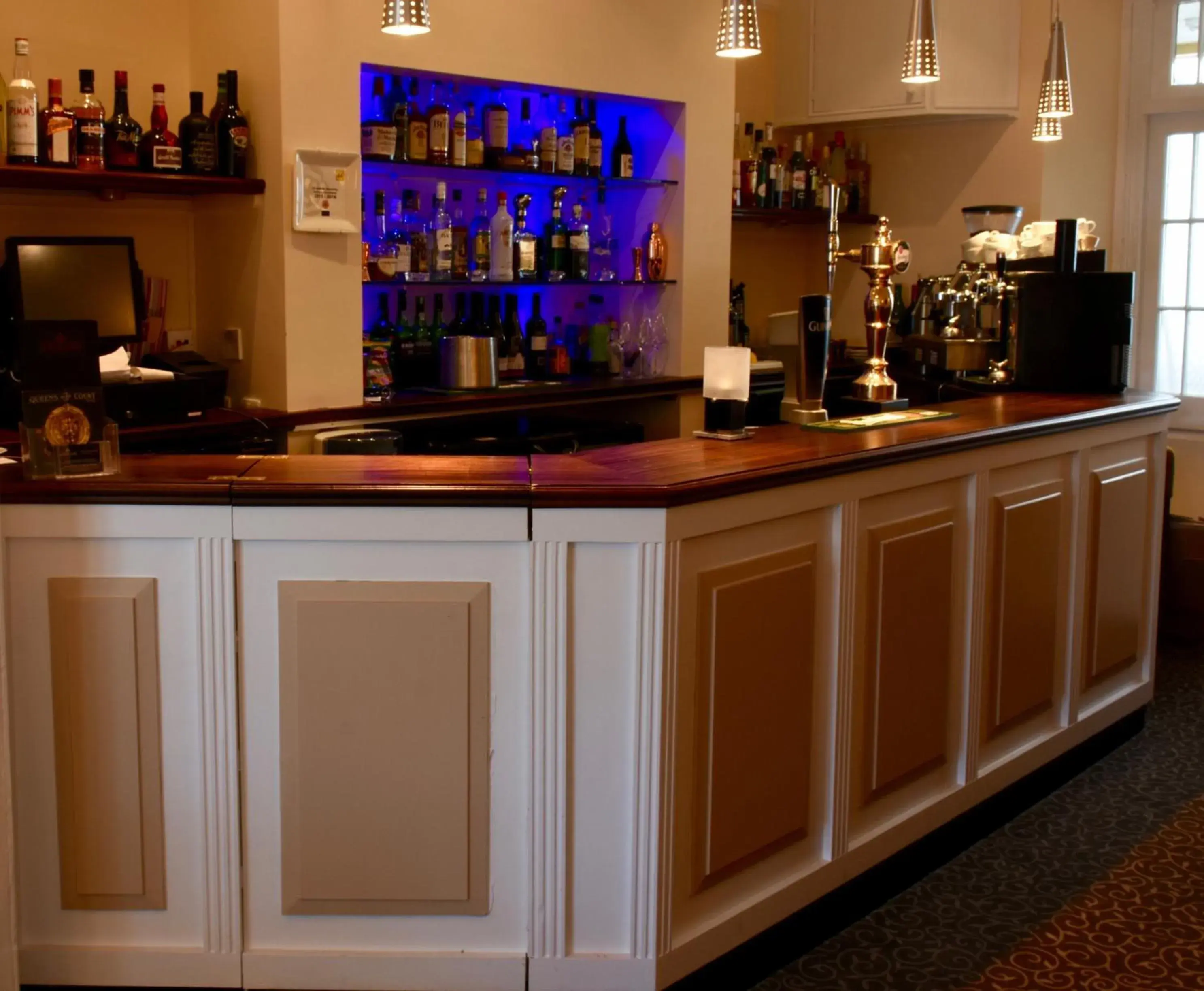 Lounge or bar, Lounge/Bar in Queens Court Hotel