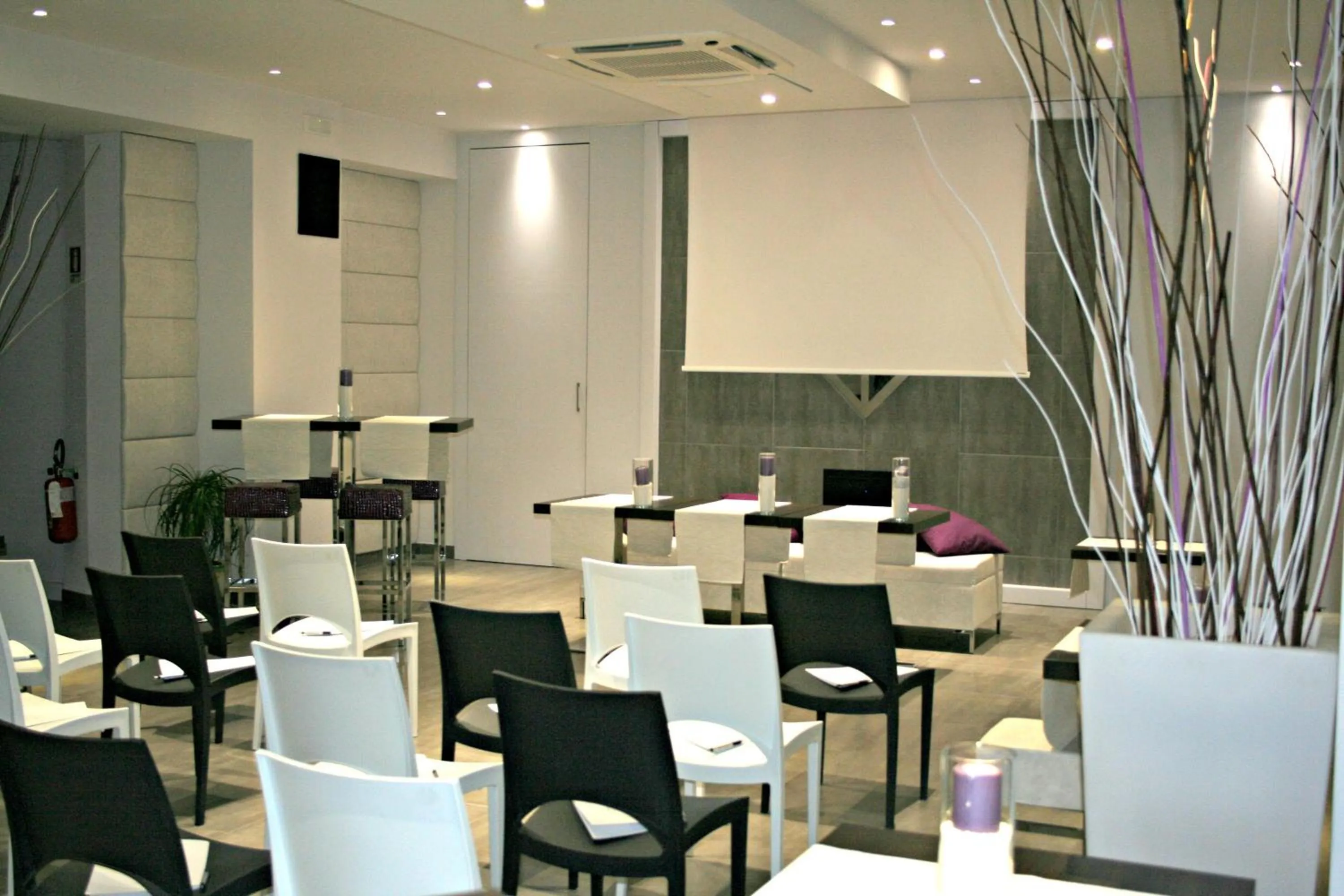 Business facilities in Hotel Montebello