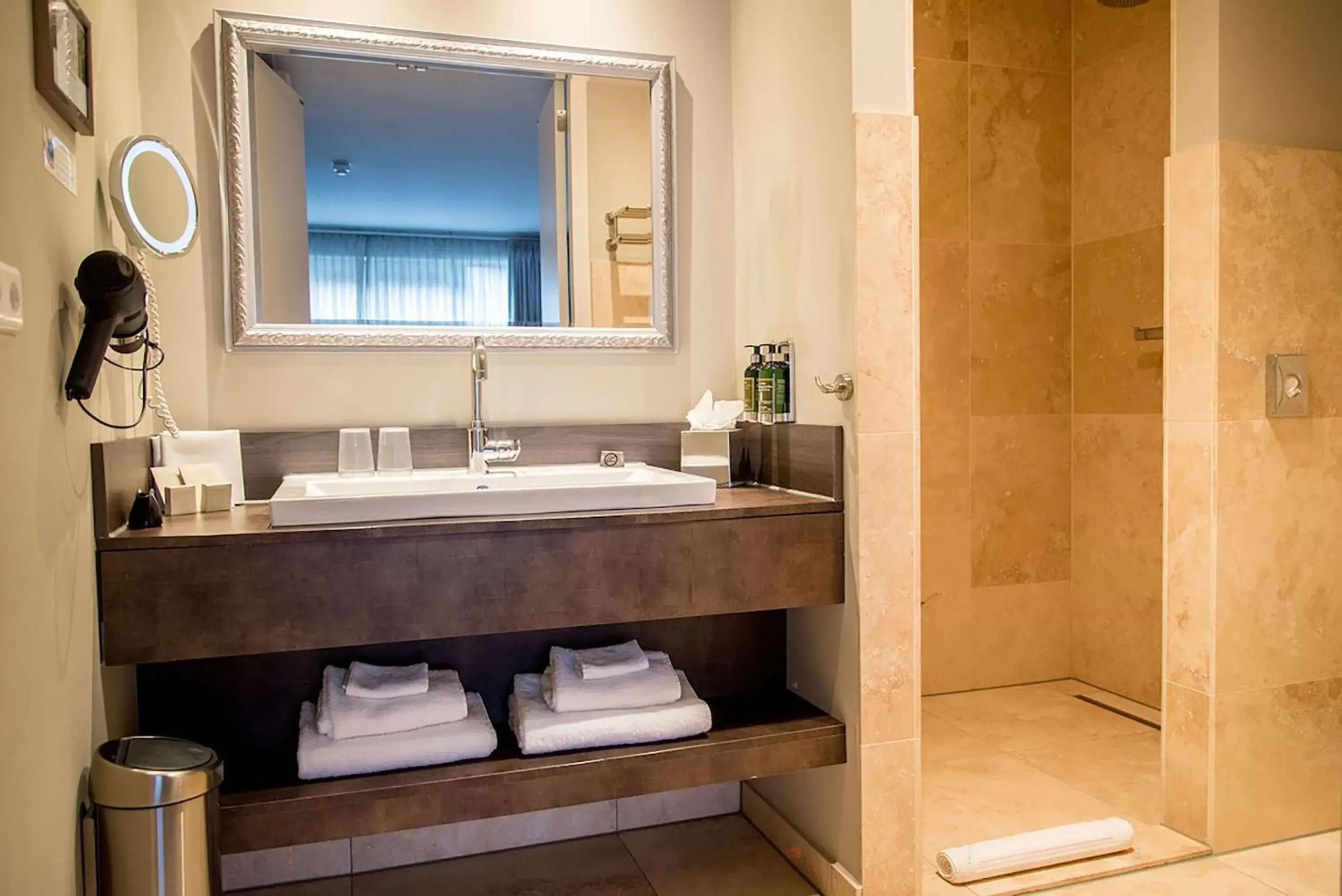 Bathroom in Luxury Suites Amsterdam
