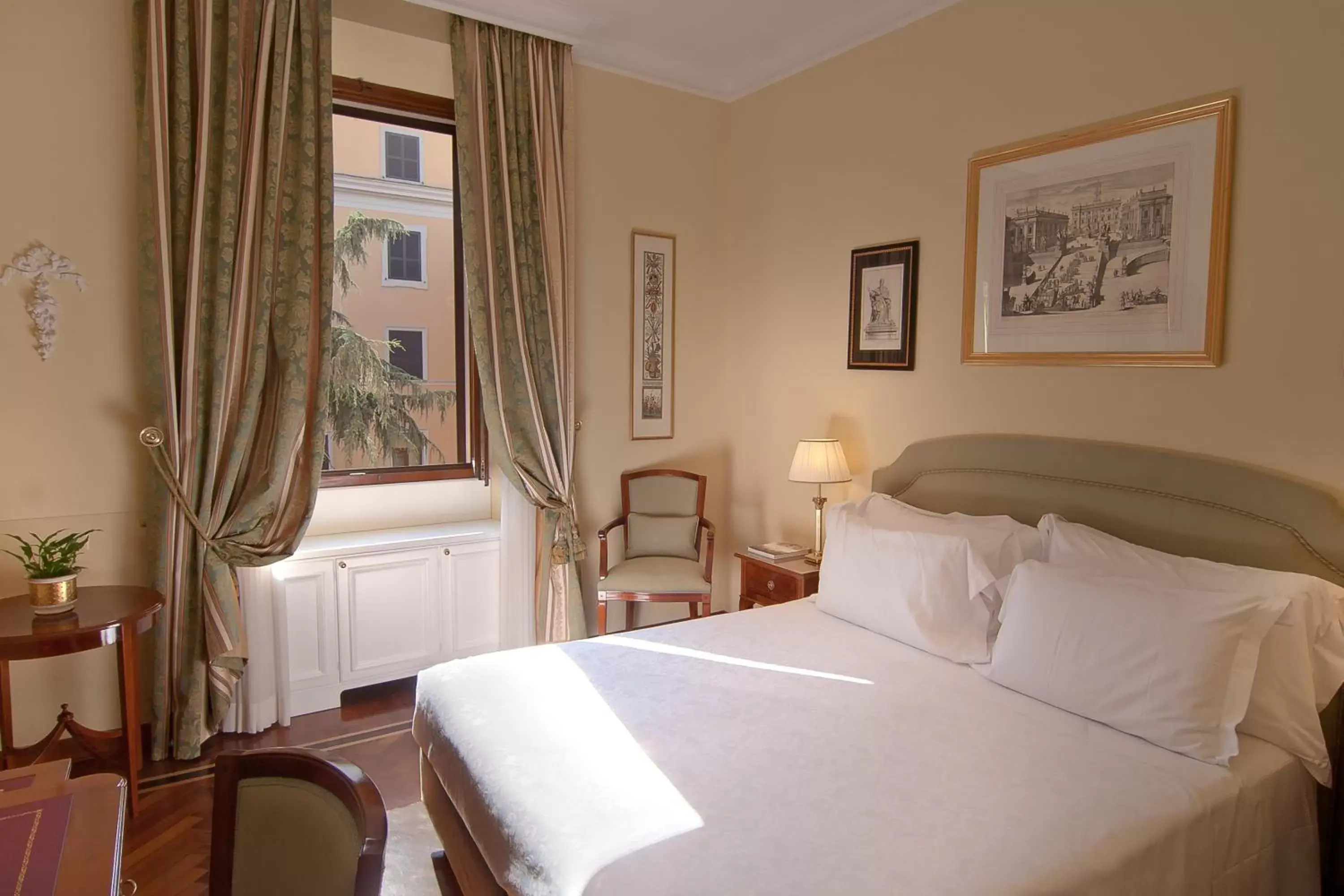 View (from property/room), Bed in Residenza Paolo VI