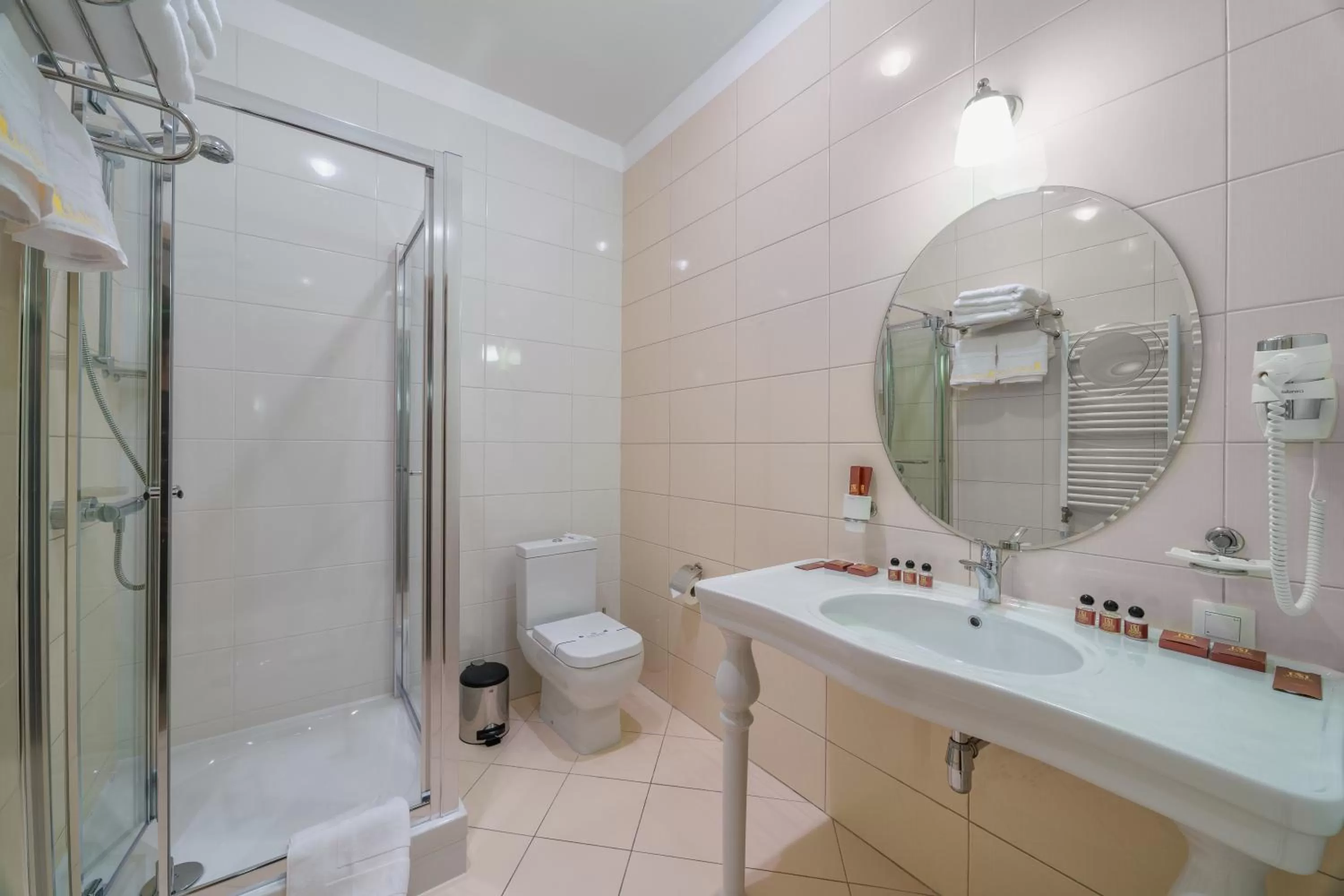 Bathroom in Alarus Luxe Hotel