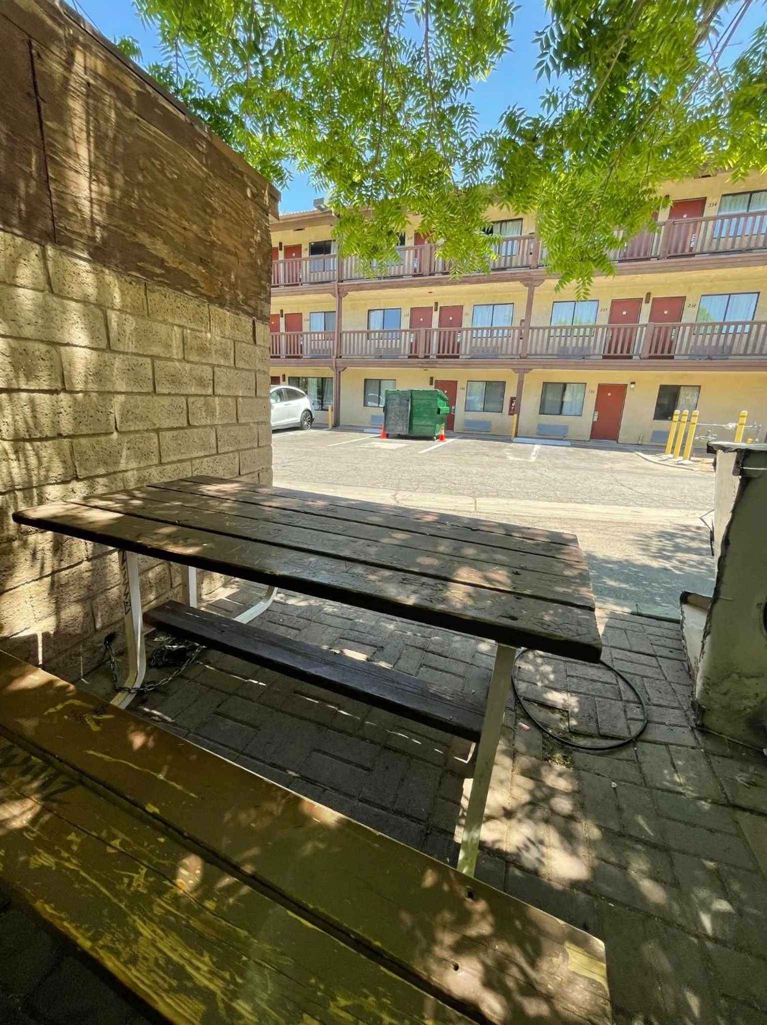 Patio in Palms Inn & Suites