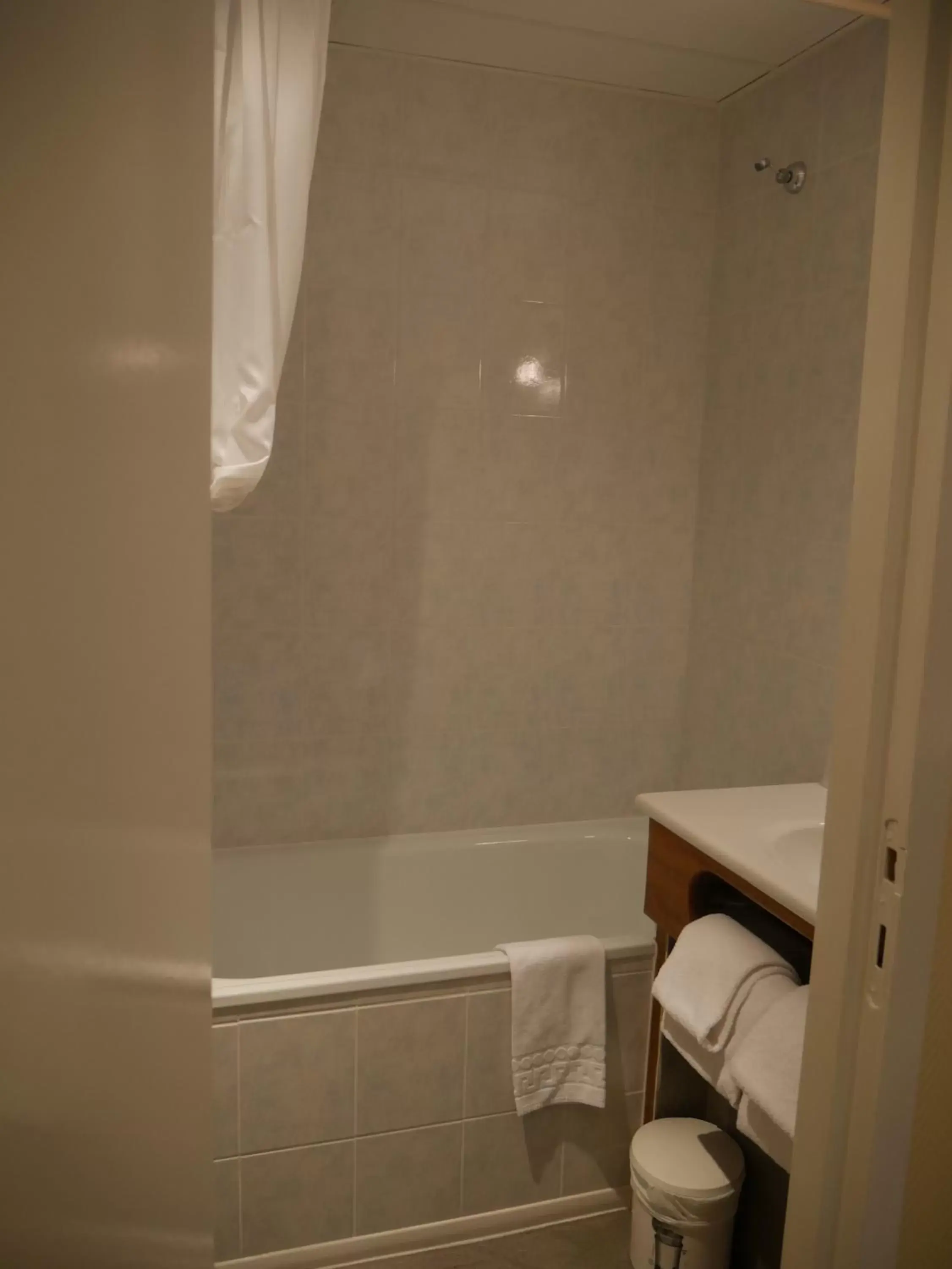 Bathroom in Hotel & Restaurant Le Cardinal