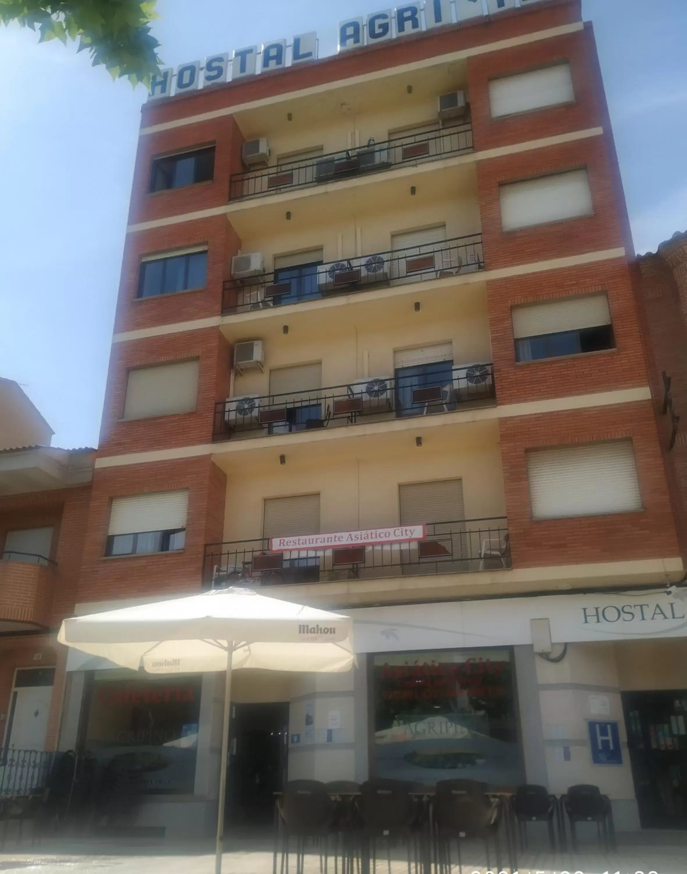 Property Building in Hostal agripino y Restaurante asiático