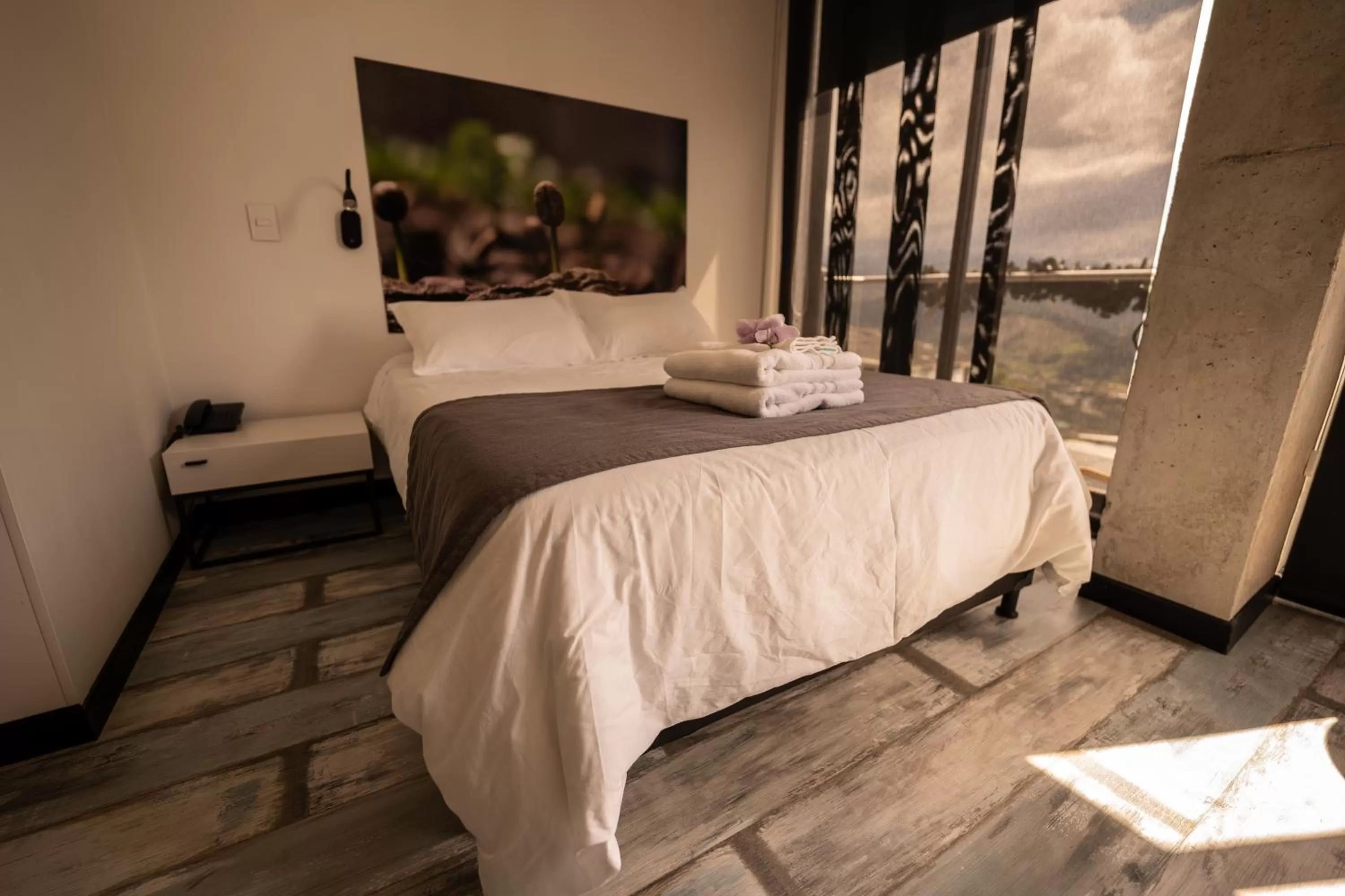 Photo of the whole room, Bed in The Coffee Club Apartahotel