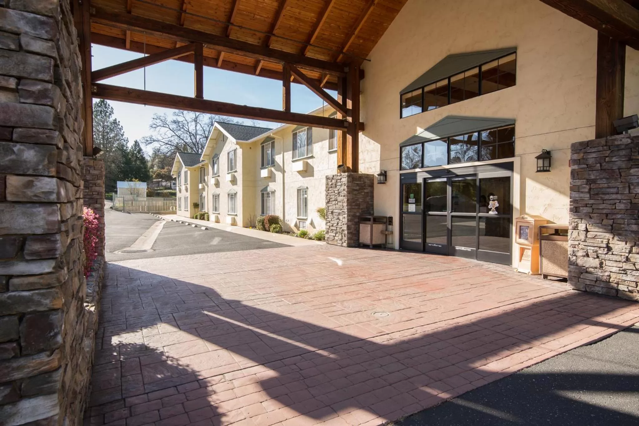 Property building in Murphys Suites