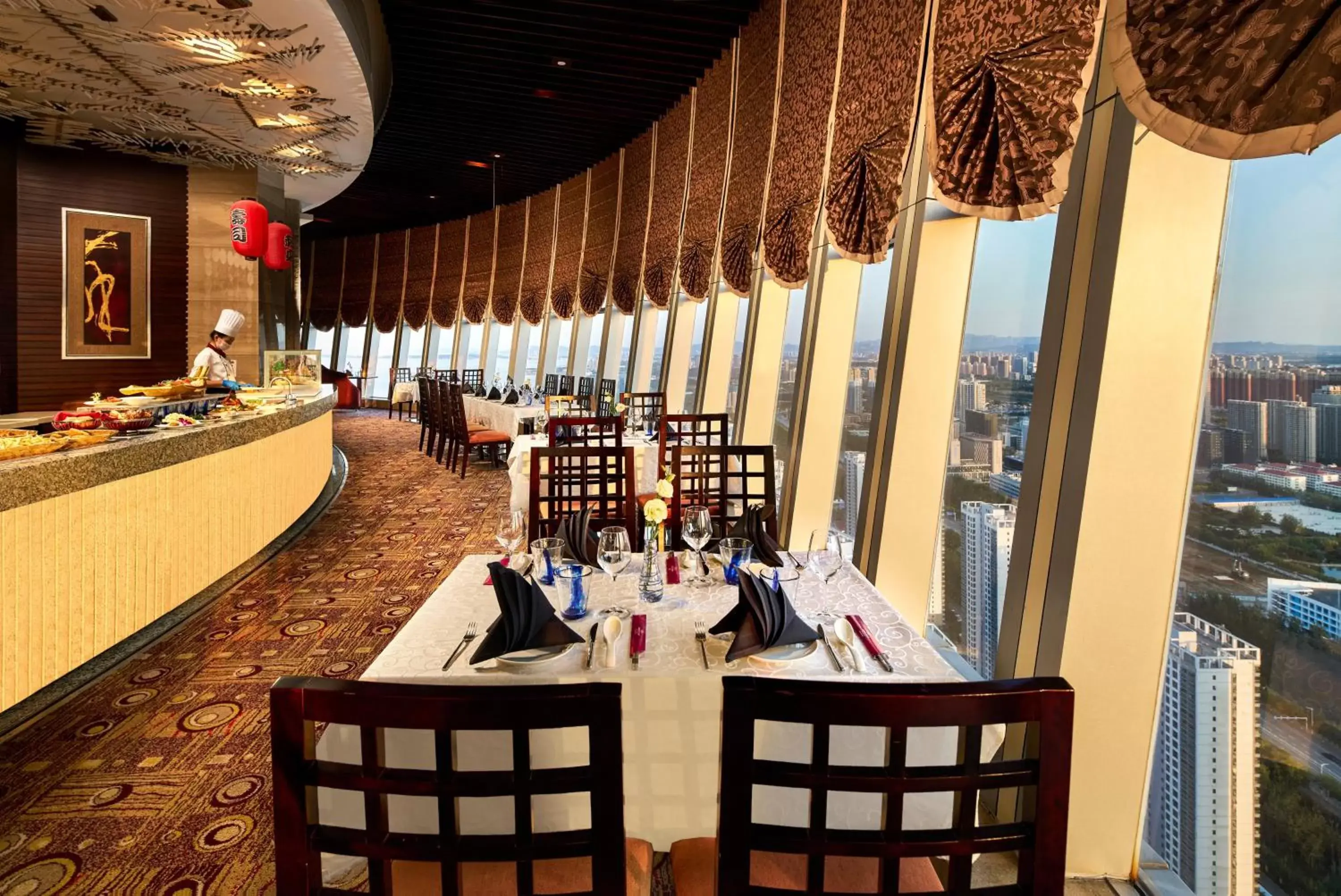Restaurant/Places to Eat in Crowne Plaza Yantai Sea View, an IHG Hotel