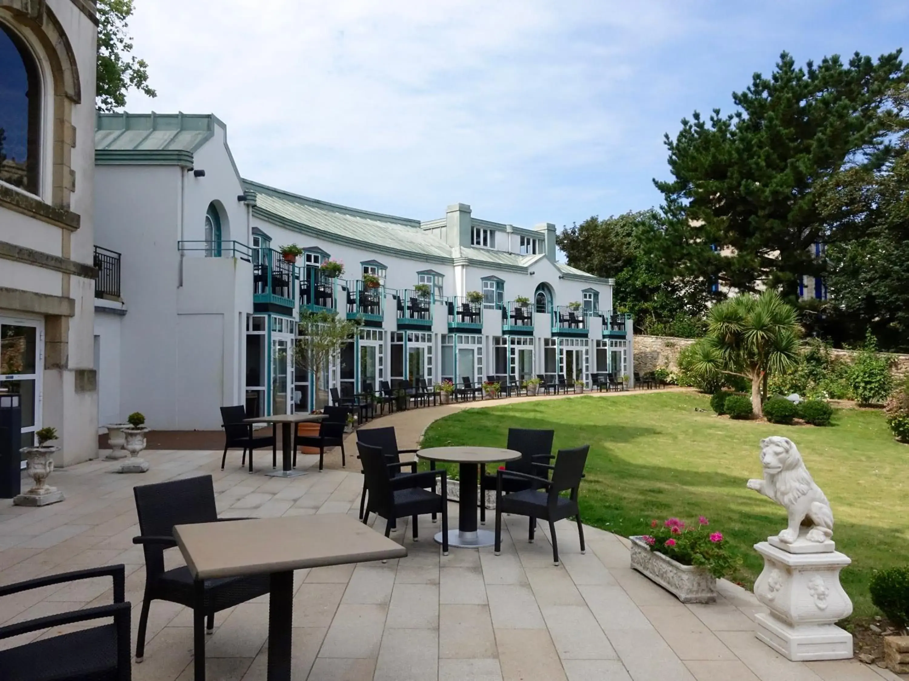 Facade/entrance in Clos de Vallombreuse, The Originals Relais Facade/entrance in Clos de Vallombreuse, The Originals Relais