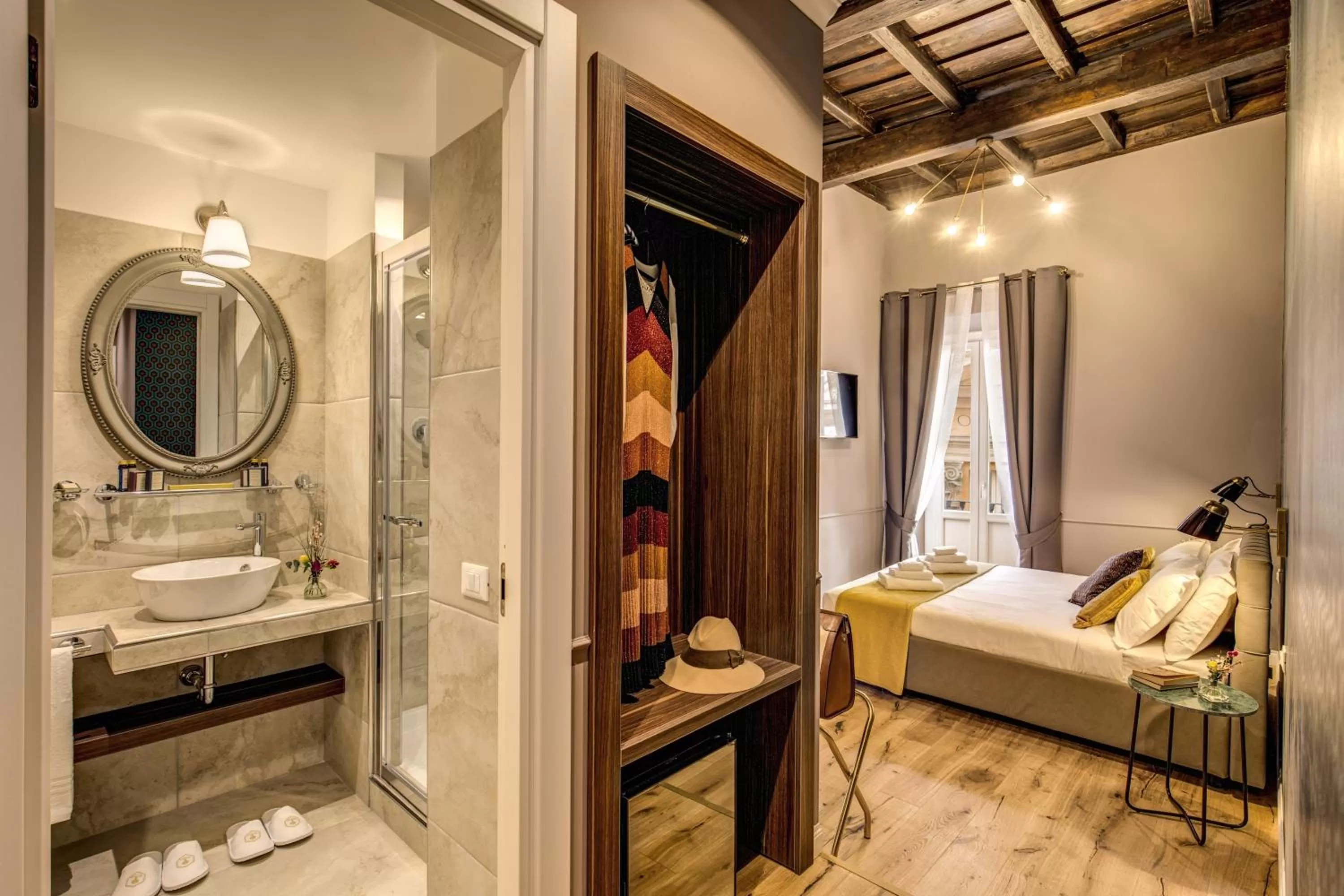 Bathroom, Bed in Tree Charme Parliament Boutique Hotel