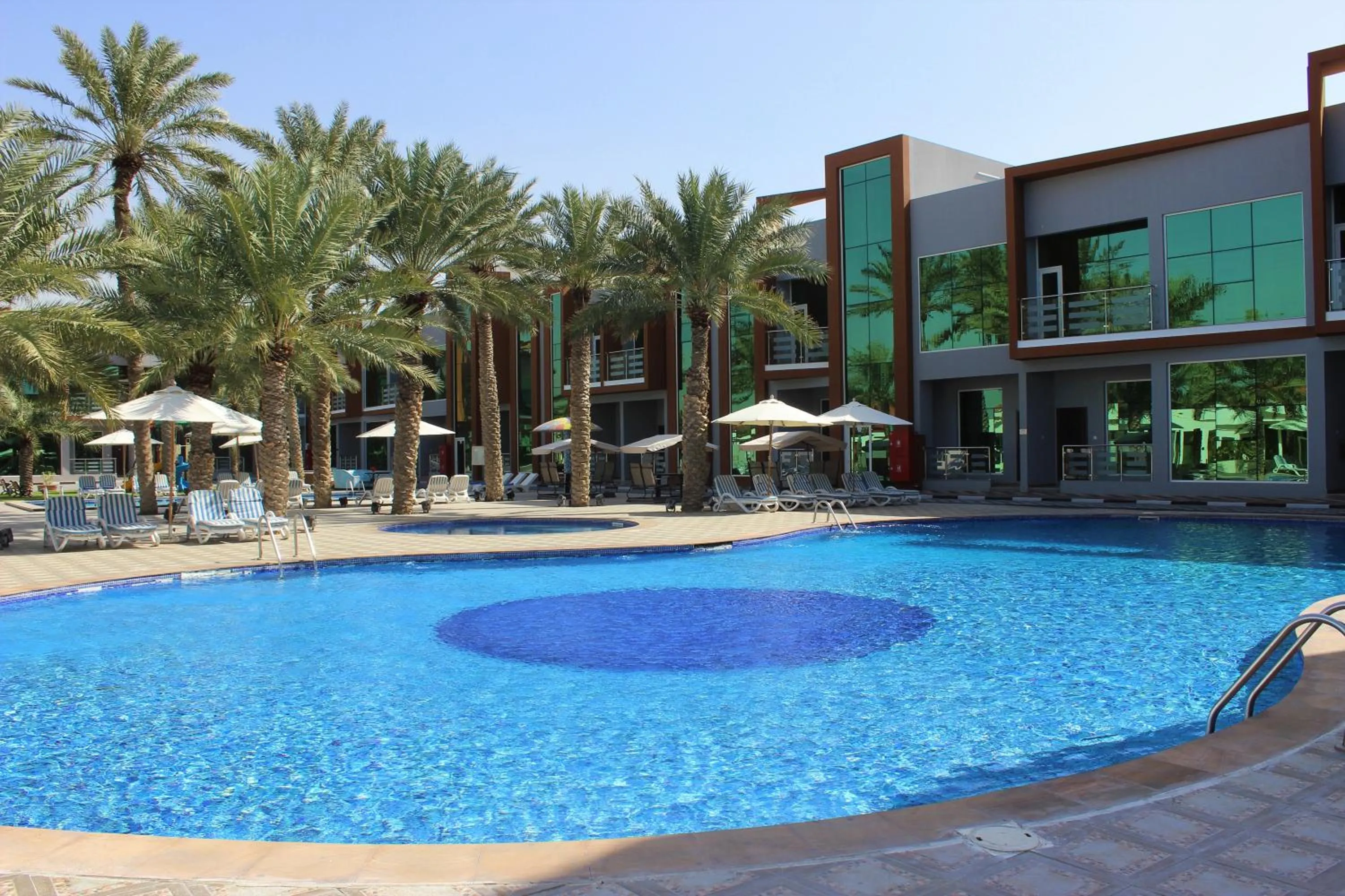 Swimming pool in Royal Residence Hotel Apartments