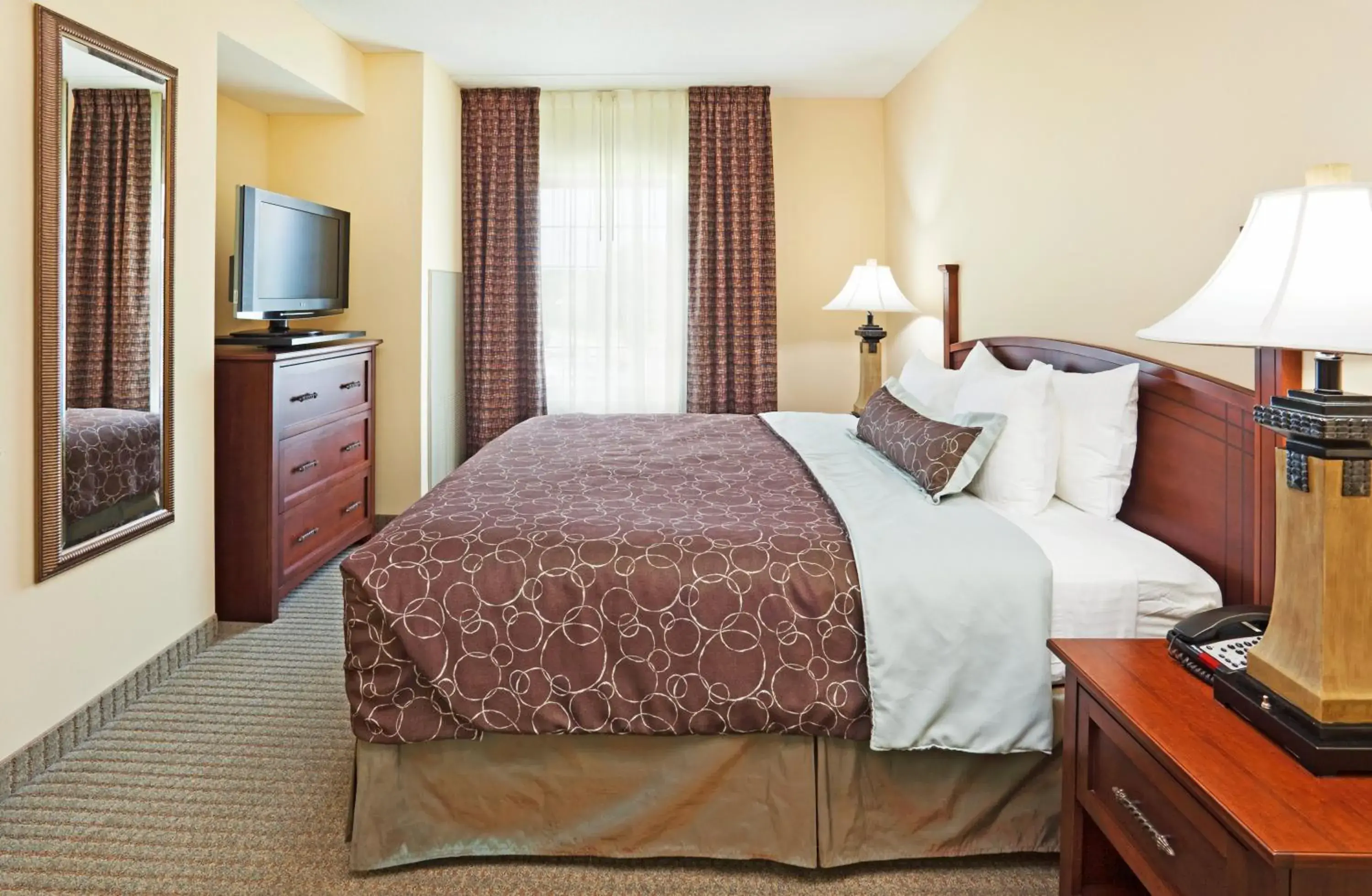 Photo of the whole room, Bed in Staybridge Suites-Knoxville Oak Ridge